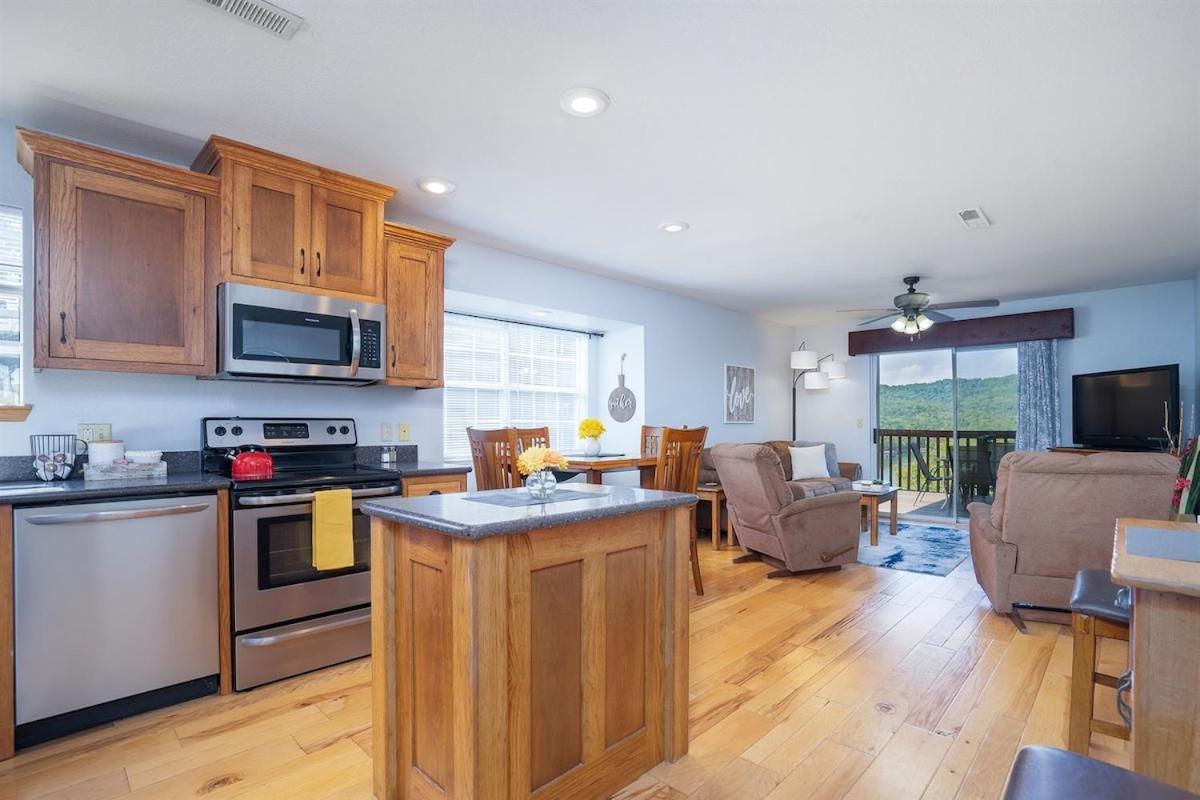 The Cove 8-3 By Sdc, Big Deck, Pool, Hot Tub, Lake View, No Stairs Apartment *