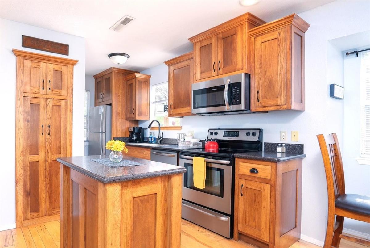 Apartment The Cove 8-3 By Sdc, Big Deck, Pool, Hot Tub, Lake View, No Stairs *