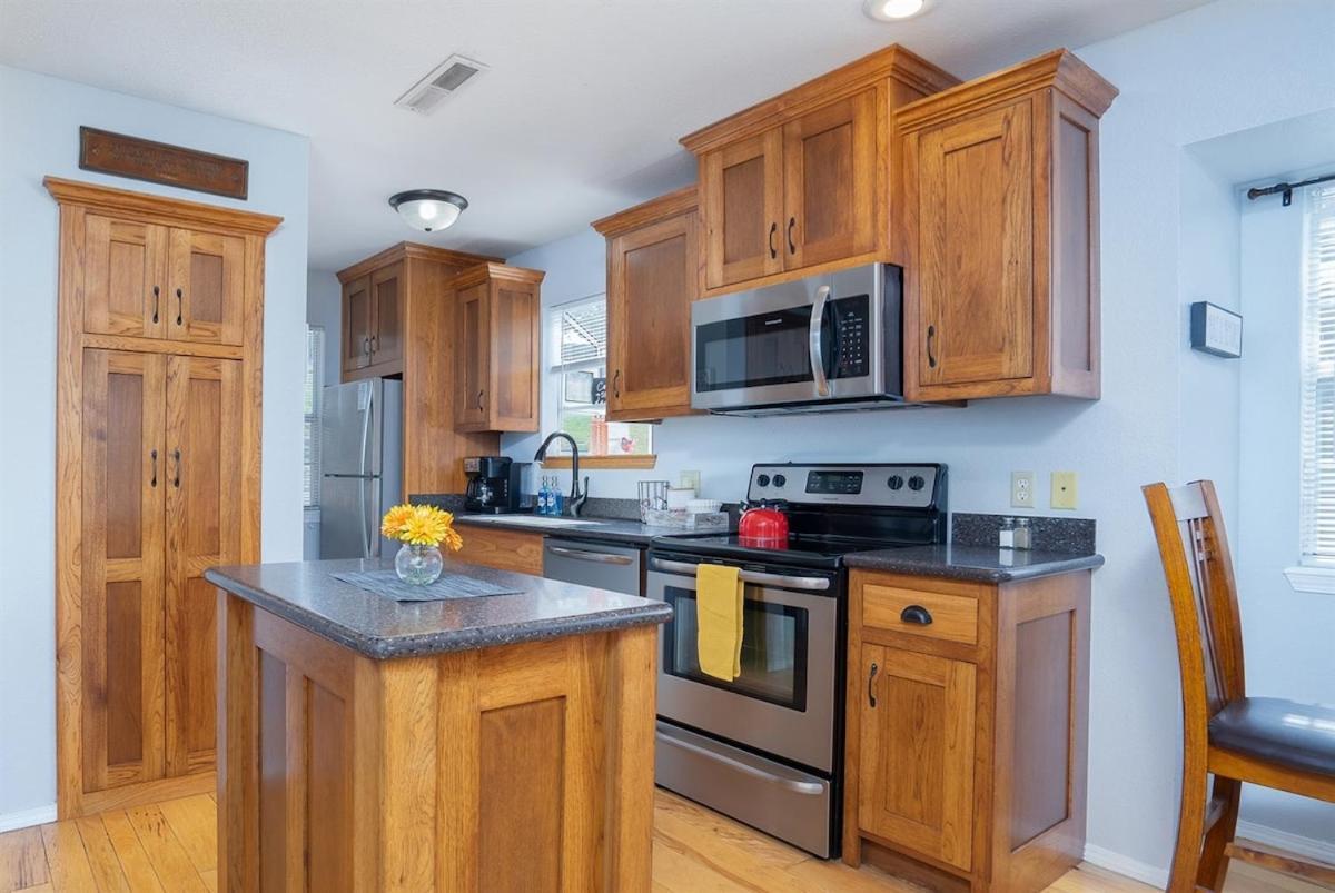 Apartment The Cove 8-3 By Sdc, Big Deck, Pool, Hot Tub, Lake View, No Stairs
