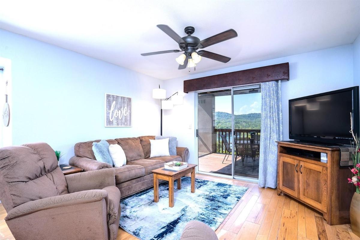 The Cove 8-3 By Sdc, Big Deck, Pool, Hot Tub, Lake View, No Stairs * Branson