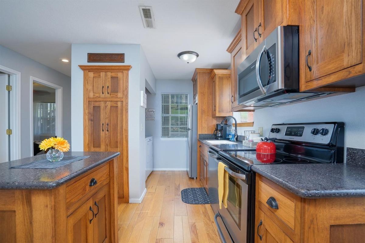 The Cove 8-3 By Sdc, Big Deck, Pool, Hot Tub, Lake View, No Stairs Apartment