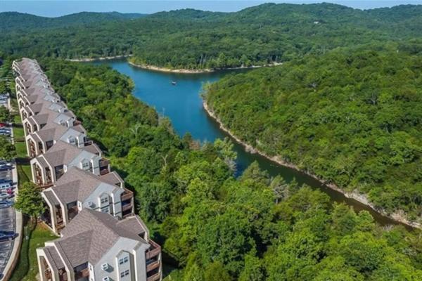 The Cove 39-3 By Sdc, Big Deck, Pool, Hot Tub, Lake View, No Stairs * Branson