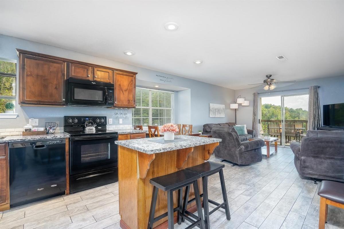 The Cove 39-3 By Sdc, Big Deck, Pool, Hot Tub, Lake View, No Stairs * Branson