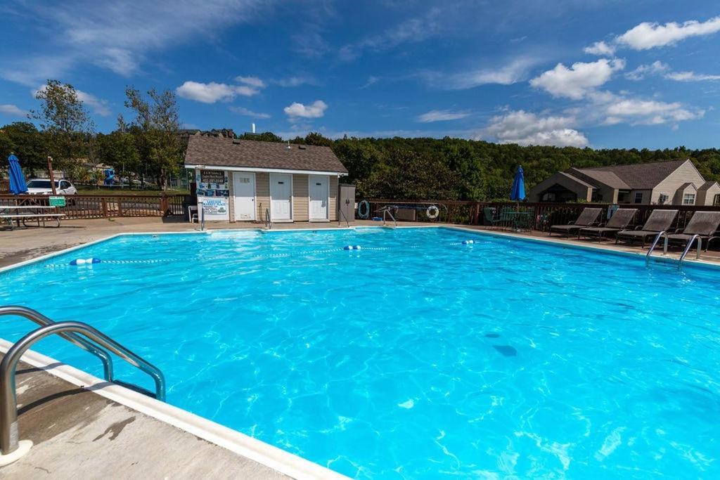 The Cove 39-3 By Sdc, Big Deck, Pool, Hot Tub, Lake View, No Stairs *