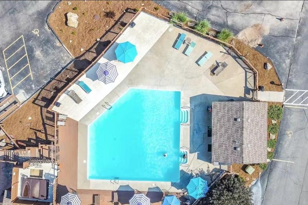 Apartment The Cove 39-3 By Sdc, Big Deck, Pool, Hot Tub, Lake View, No Stairs *