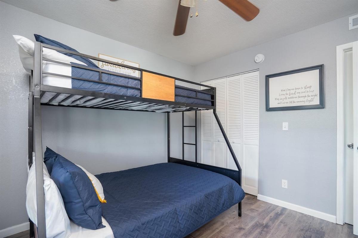 Apartment The Cove 26-2 By Sdc, Big Deck, Pool, Hot Tub, By Lake *