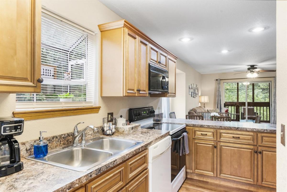 Apartment The Cove 26-1 By Sdc, Big Deck, Pool, Hot Tub, By Branson