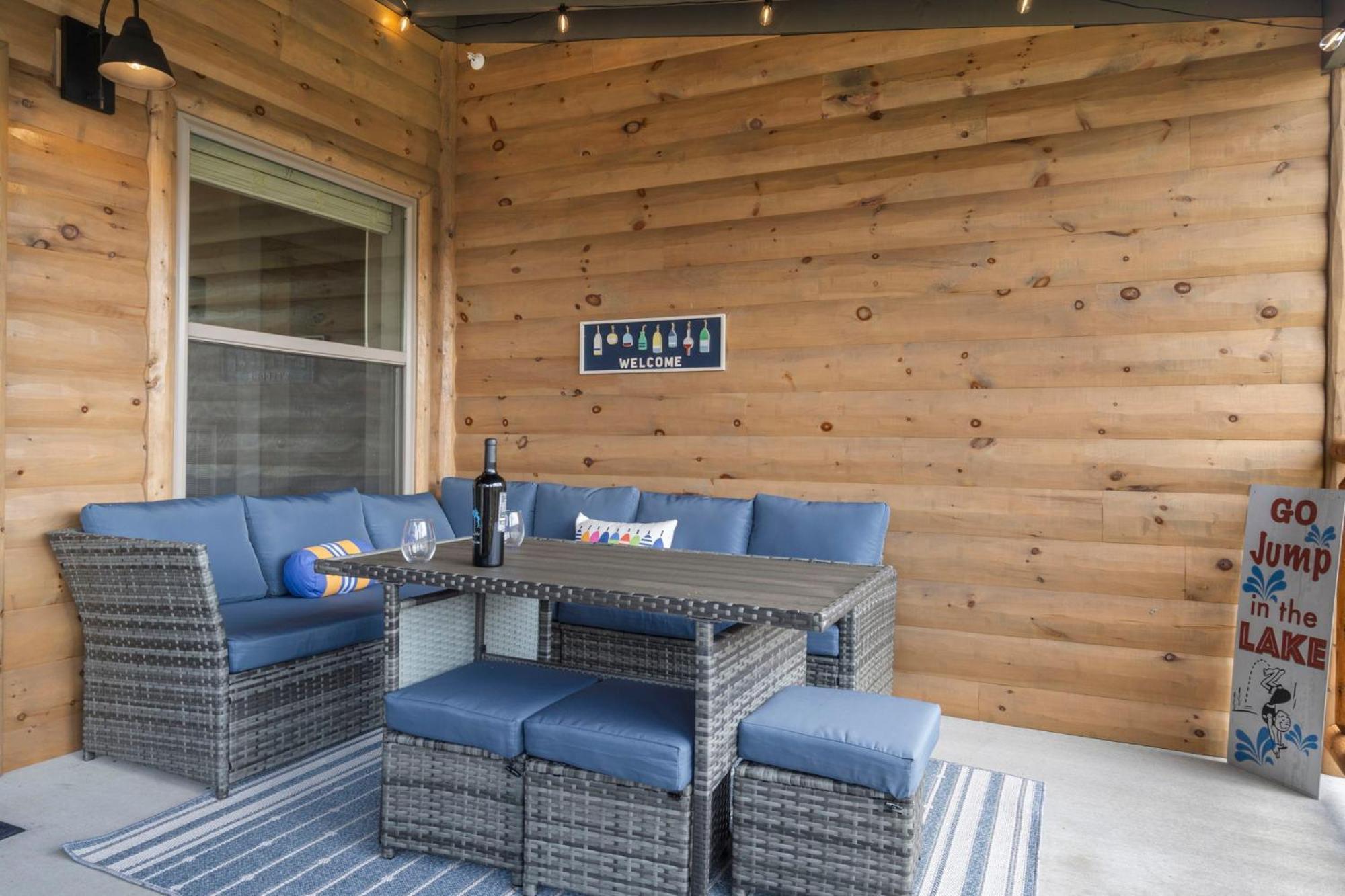 New Log Cabin, Free Local Attraction Tickets Daily, Ozark Views, Cmty Amenities! * Branson