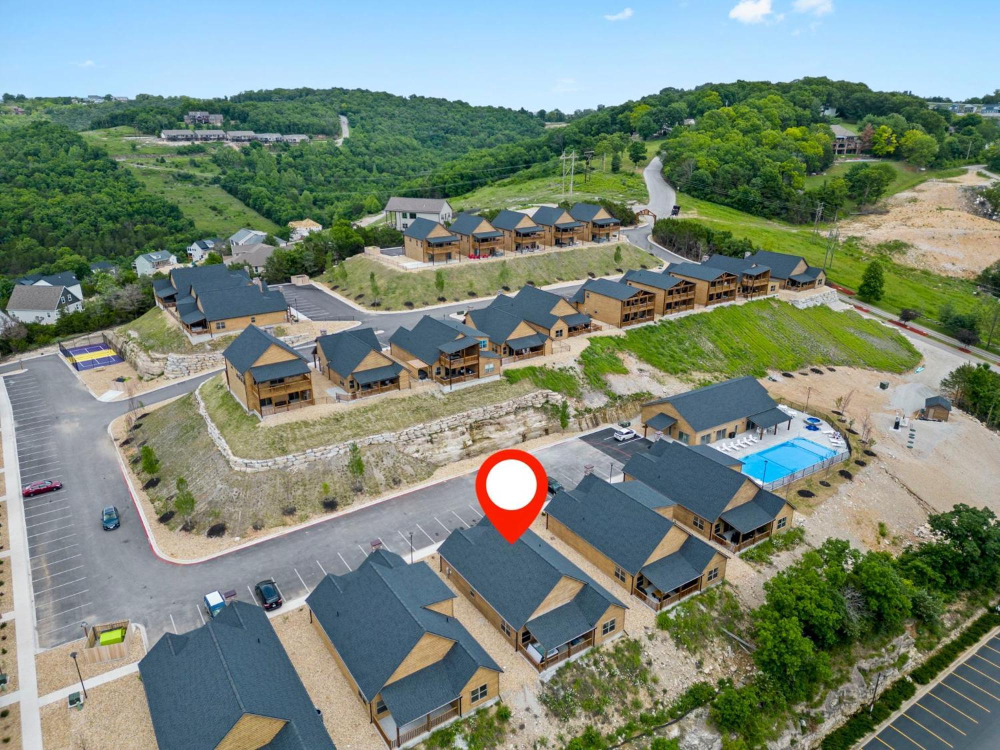 New Log Cabin, Free Local Attraction Tickets Daily, Ozark Views, Cmty Amenities! Holiday home *