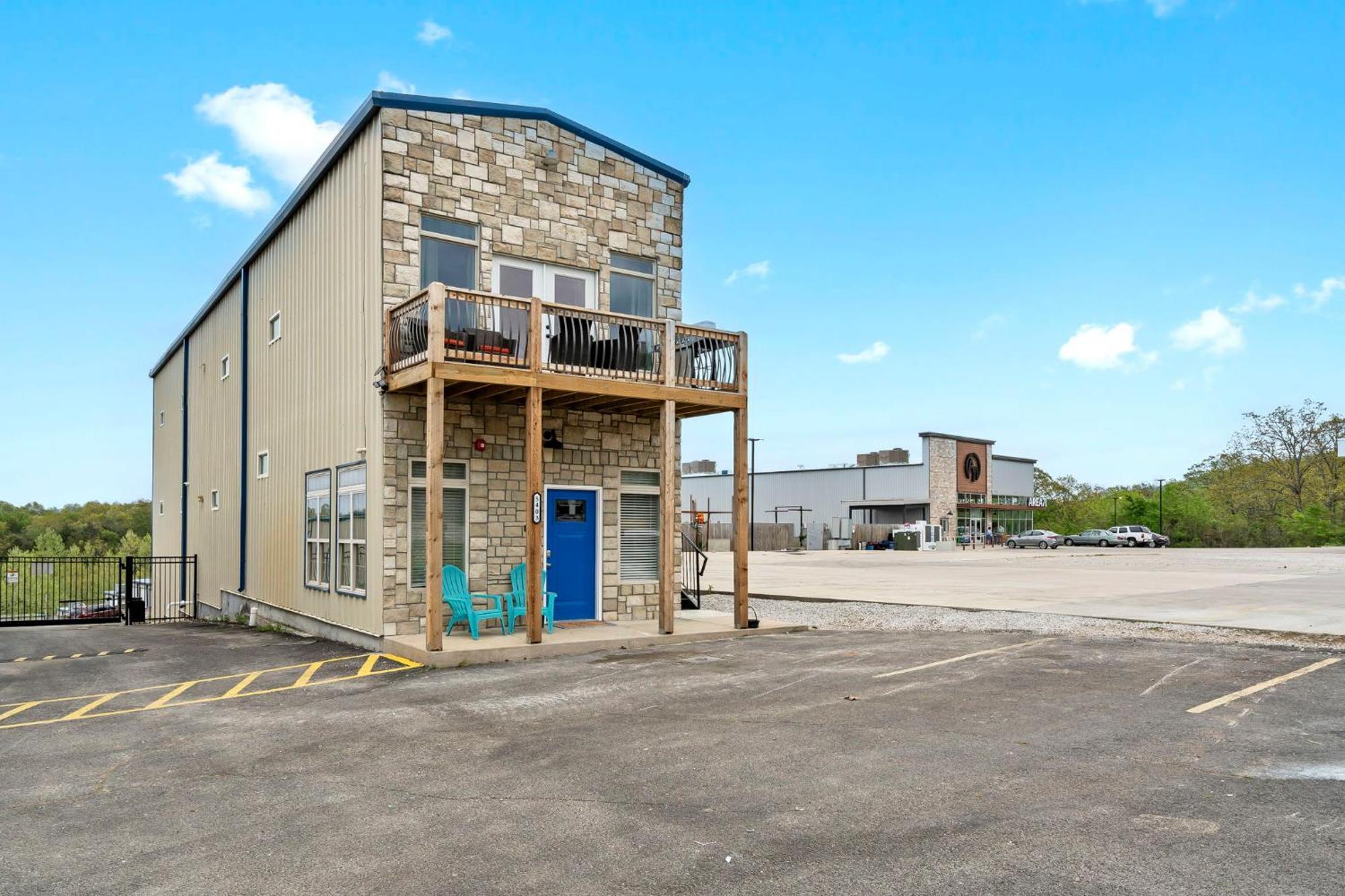 1 Mile To State Park Marina- Free Daily Tickets- Table Rock Near- Arcades! Holiday home