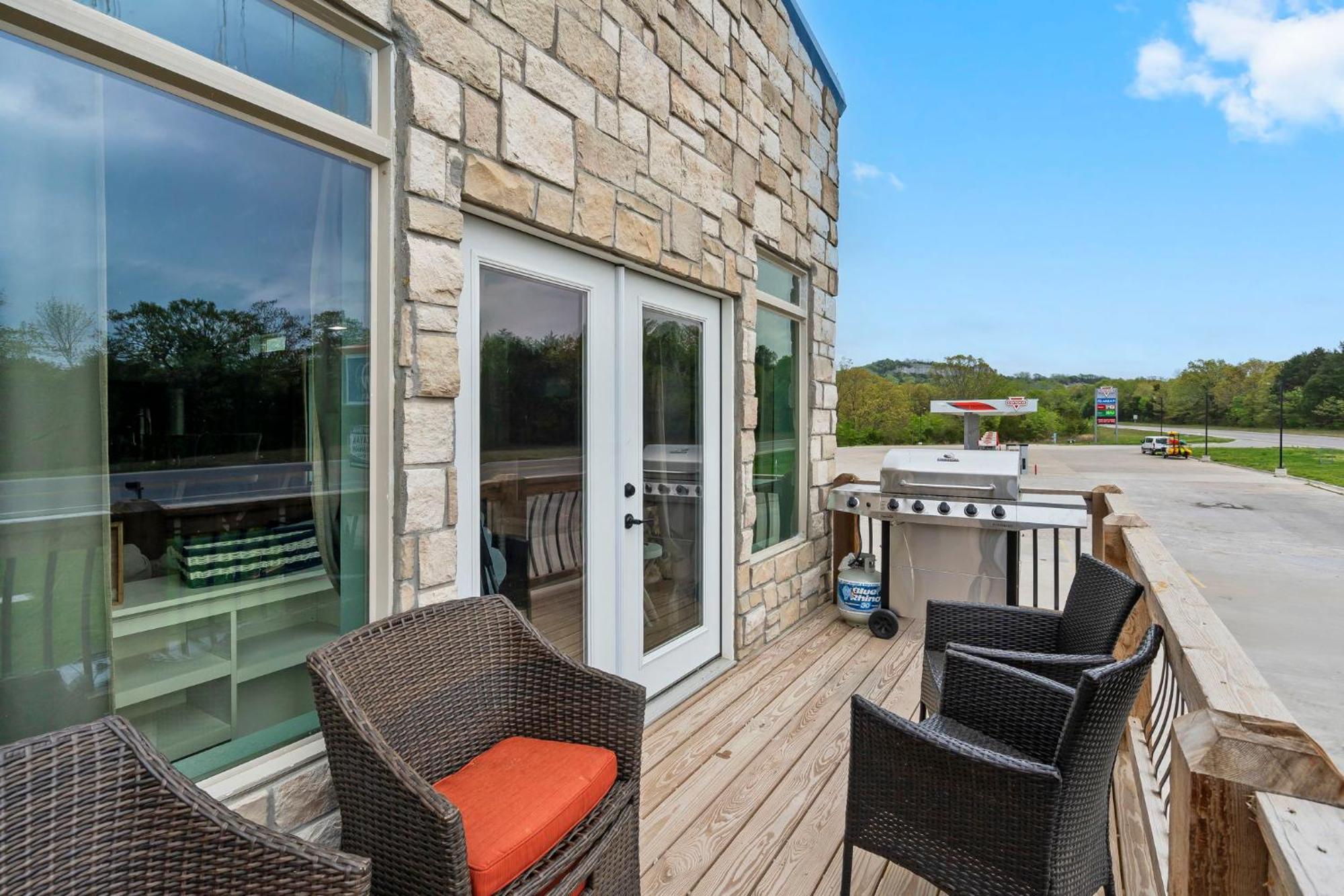 1 Mile To State Park Marina- Free Daily Tickets- Table Rock Near- Arcades! Holiday home Branson