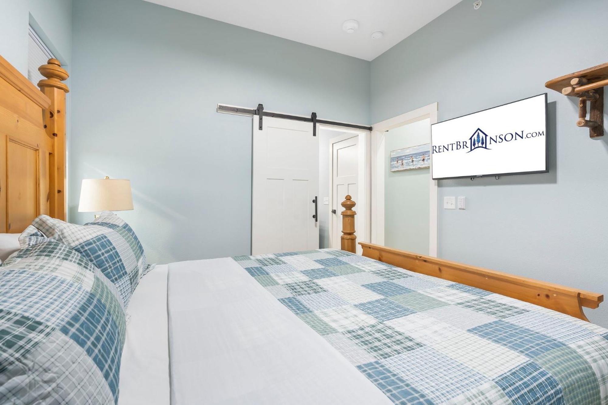 Holiday home 1 Mile To State Park Marina- Free Daily Tickets- Table Rock Near- Arcades! *