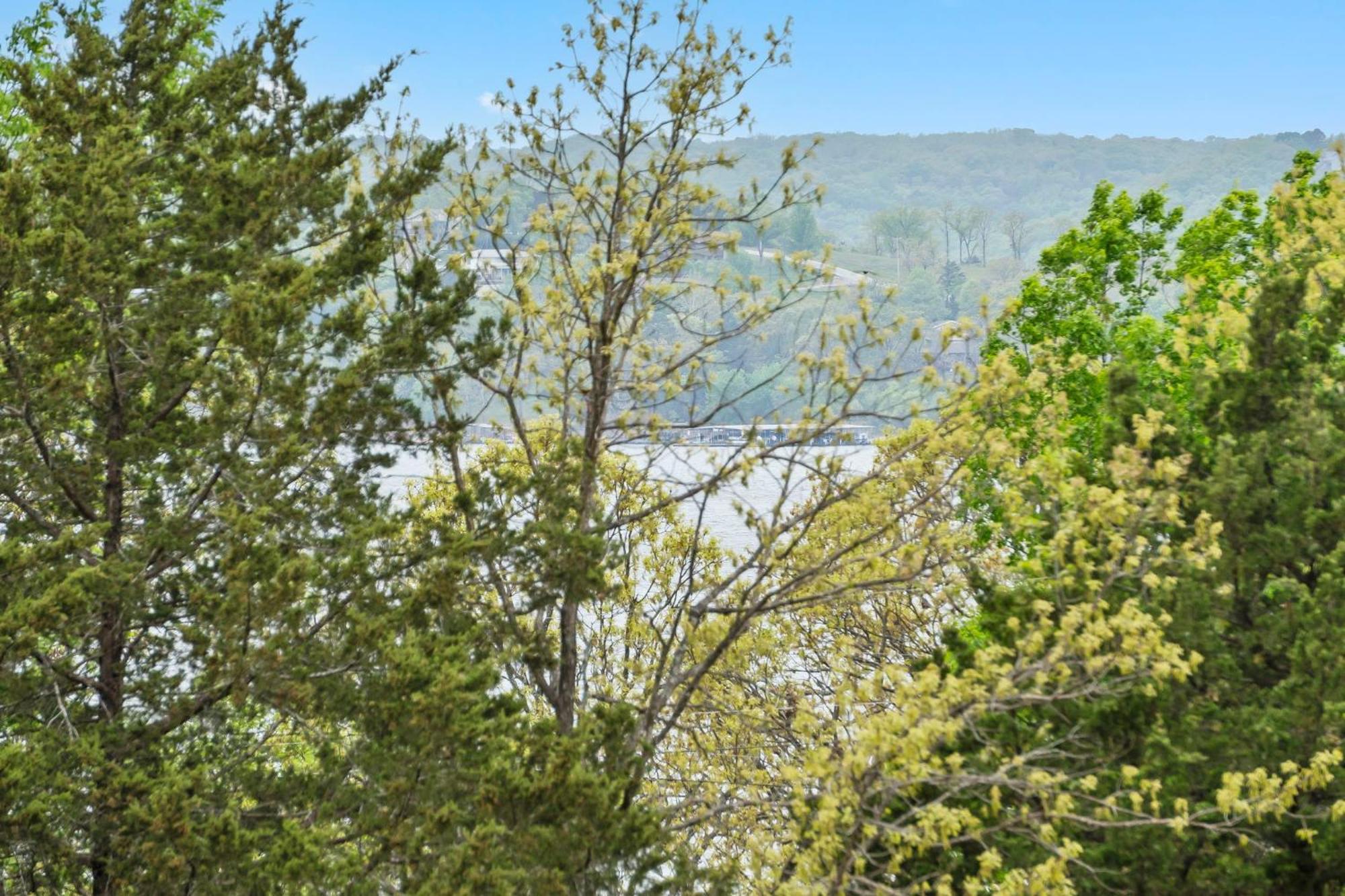 Holiday home 1 Mile To State Park Marina- Free Daily Tickets- Table Rock Near- Arcades!