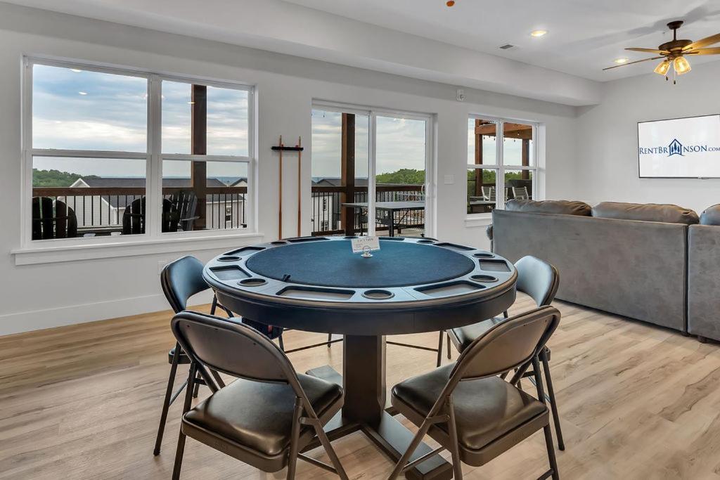 Holiday home Putting Green-table Rock View-$400 Of Free Tickets-super Location-hot Tub!