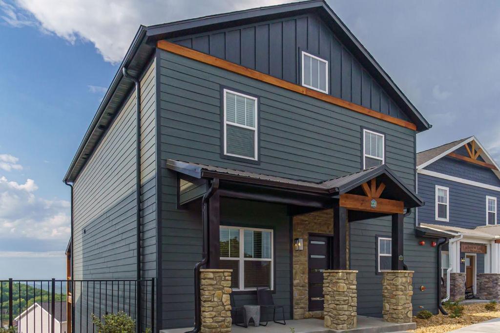 Holiday home Putting Green-table Rock View-$400 Of Free Tickets-super Location-hot Tub! *