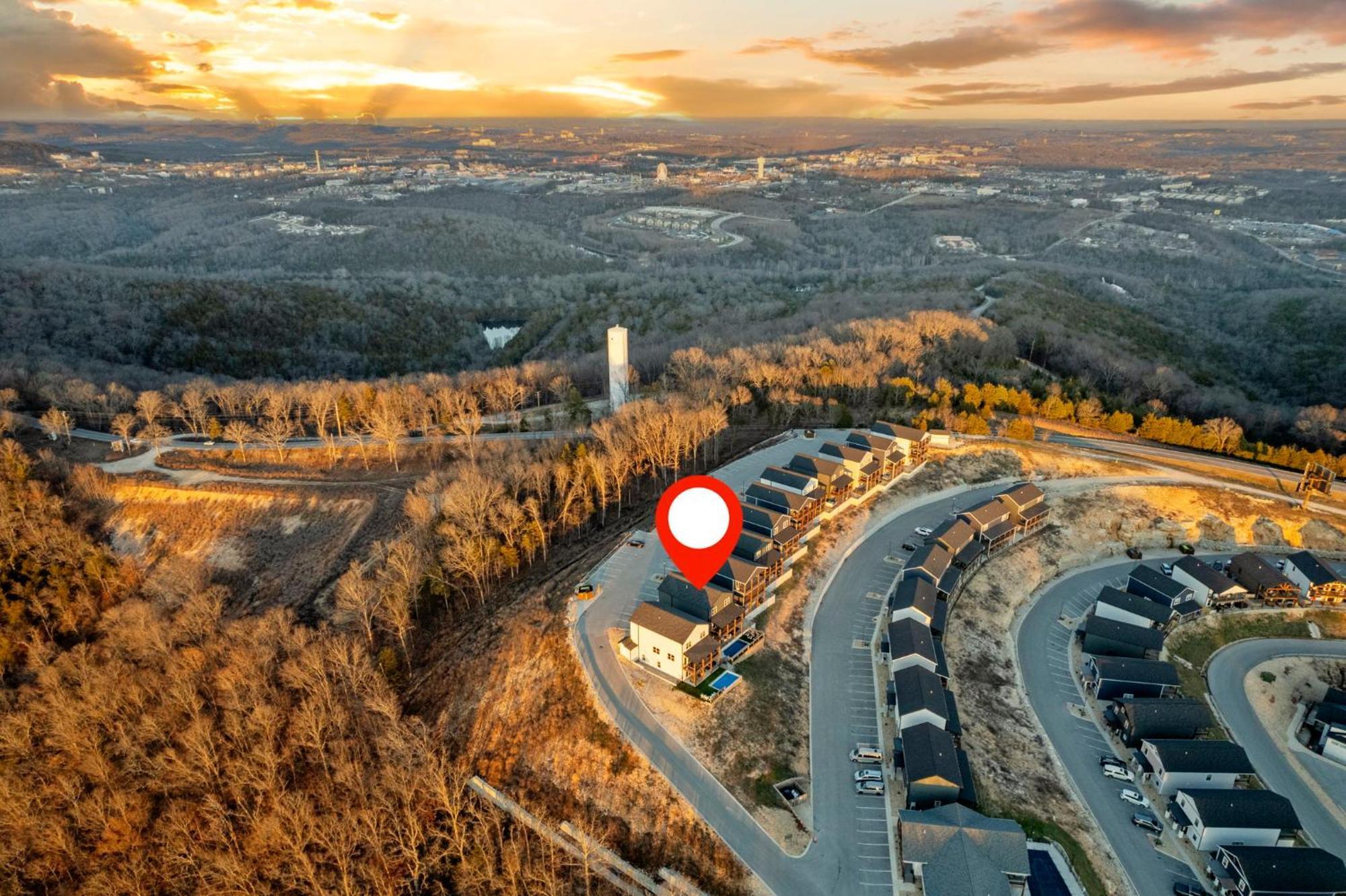 Holiday home Pvt Outdoor Pool-multiple Arcades-pvt Hot Tub-free Attraction Tickets-firepit-lake View Branson