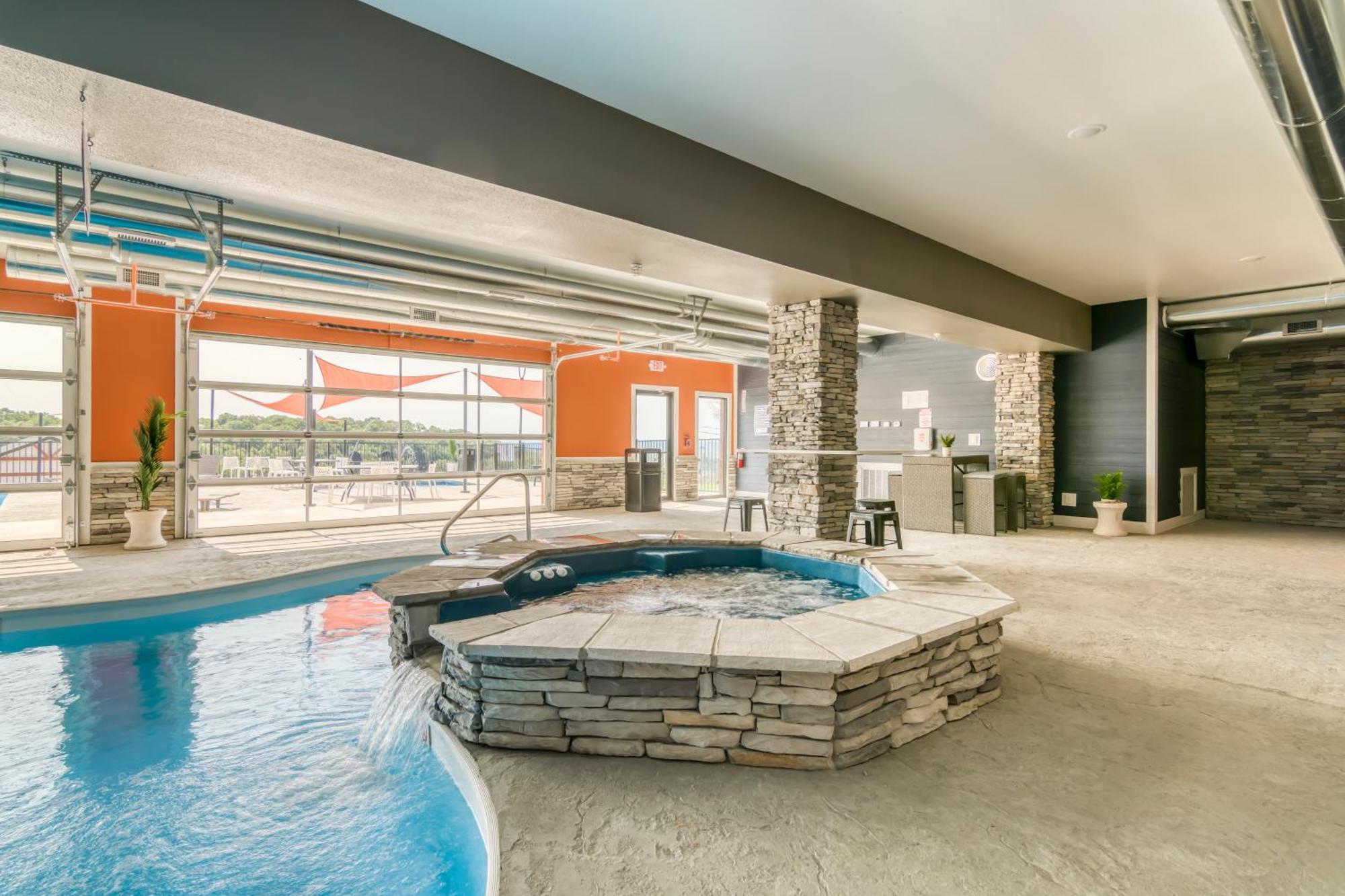 Pvt Outdoor Pool-multiple Arcades-pvt Hot Tub-free Attraction Tickets-firepit-lake View