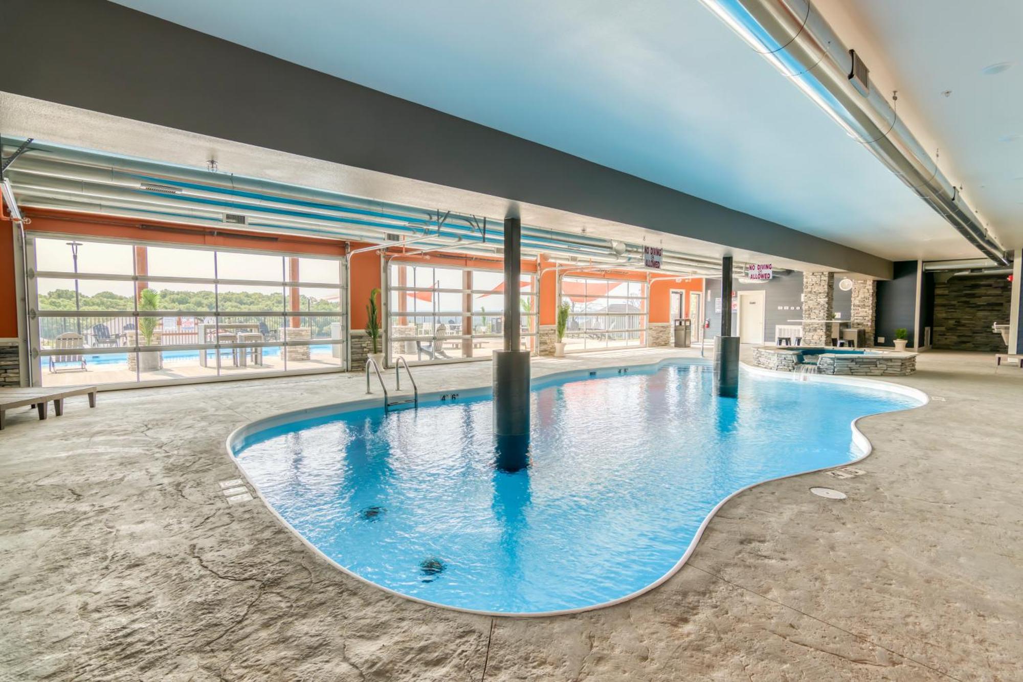 Holiday home Pvt Outdoor Pool-multiple Arcades-pvt Hot Tub-free Attraction Tickets-firepit-lake View *