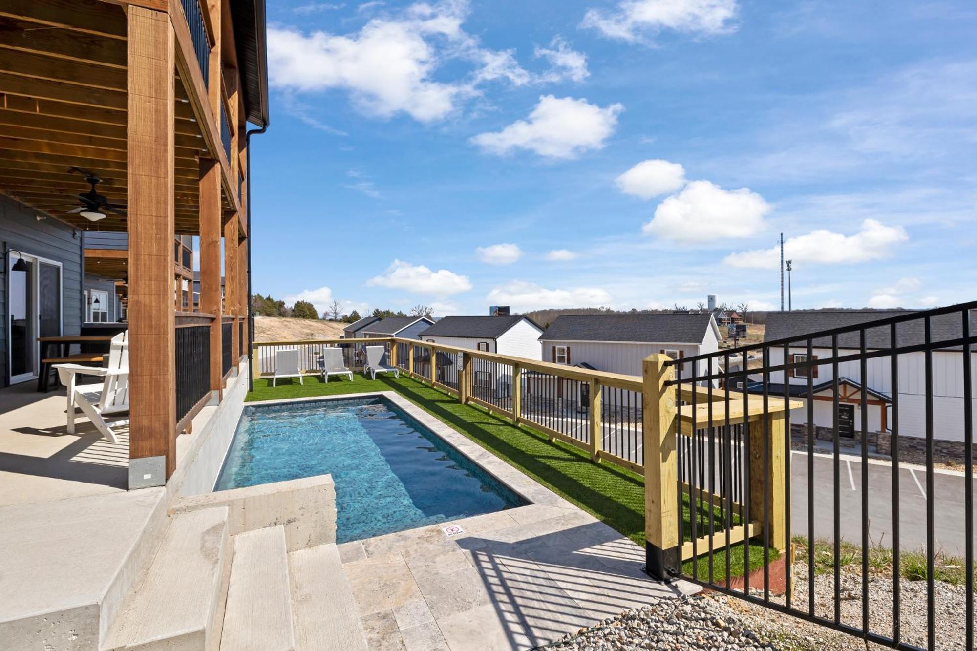 Pvt Outdoor Pool-multiple Arcades-pvt Hot Tub-free Attraction Tickets-firepit-lake View