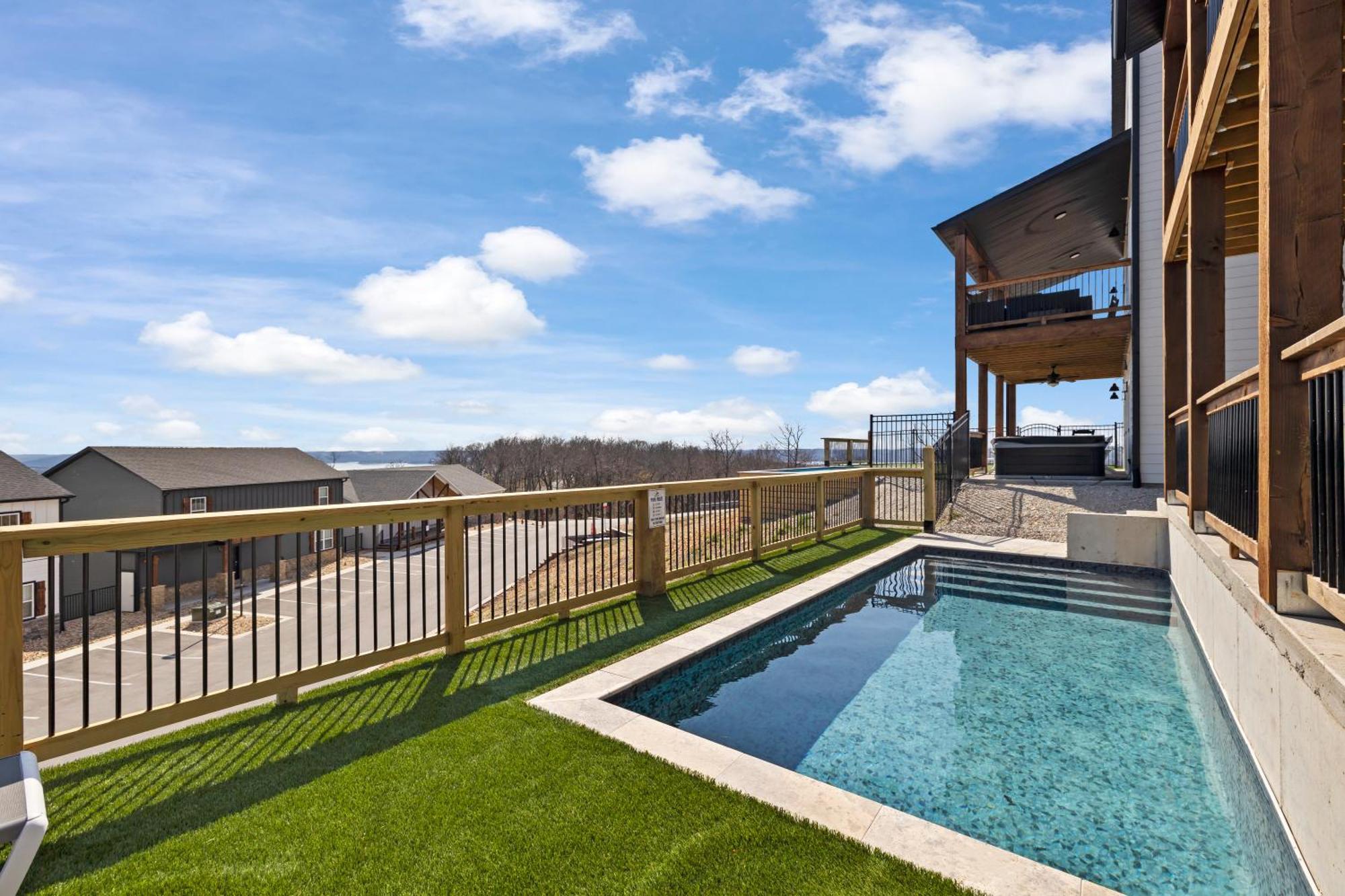 Pvt Outdoor Pool-multiple Arcades-pvt Hot Tub-free Attraction Tickets-firepit-lake View Holiday home *