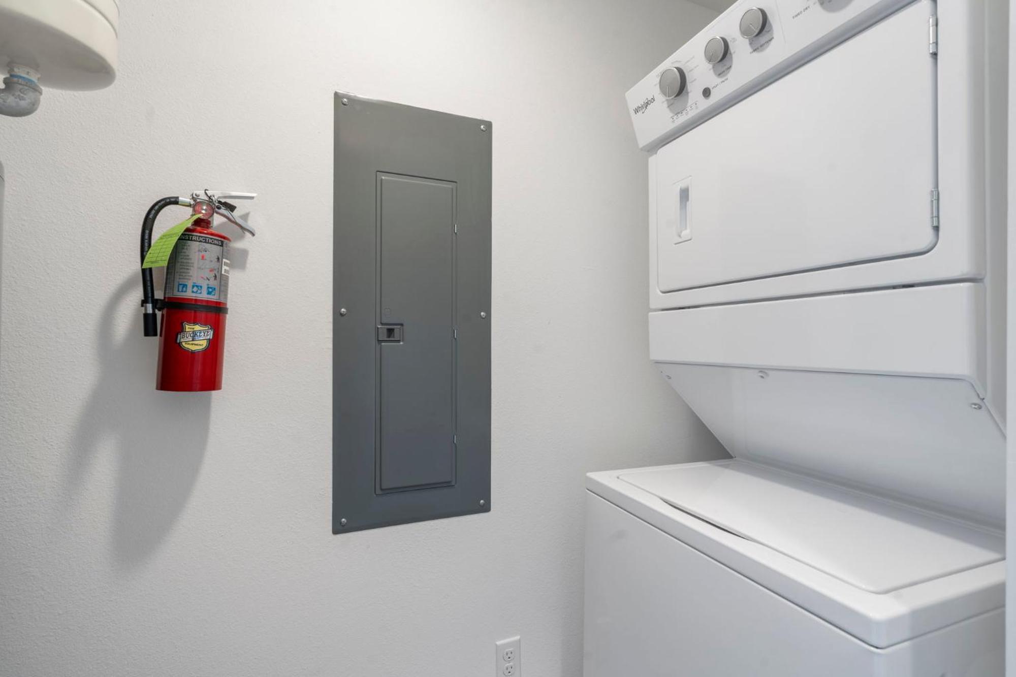 Holiday home Pvt Outdoor Pool-multiple Arcades-pvt Hot Tub-free Attraction Tickets-firepit-lake View *