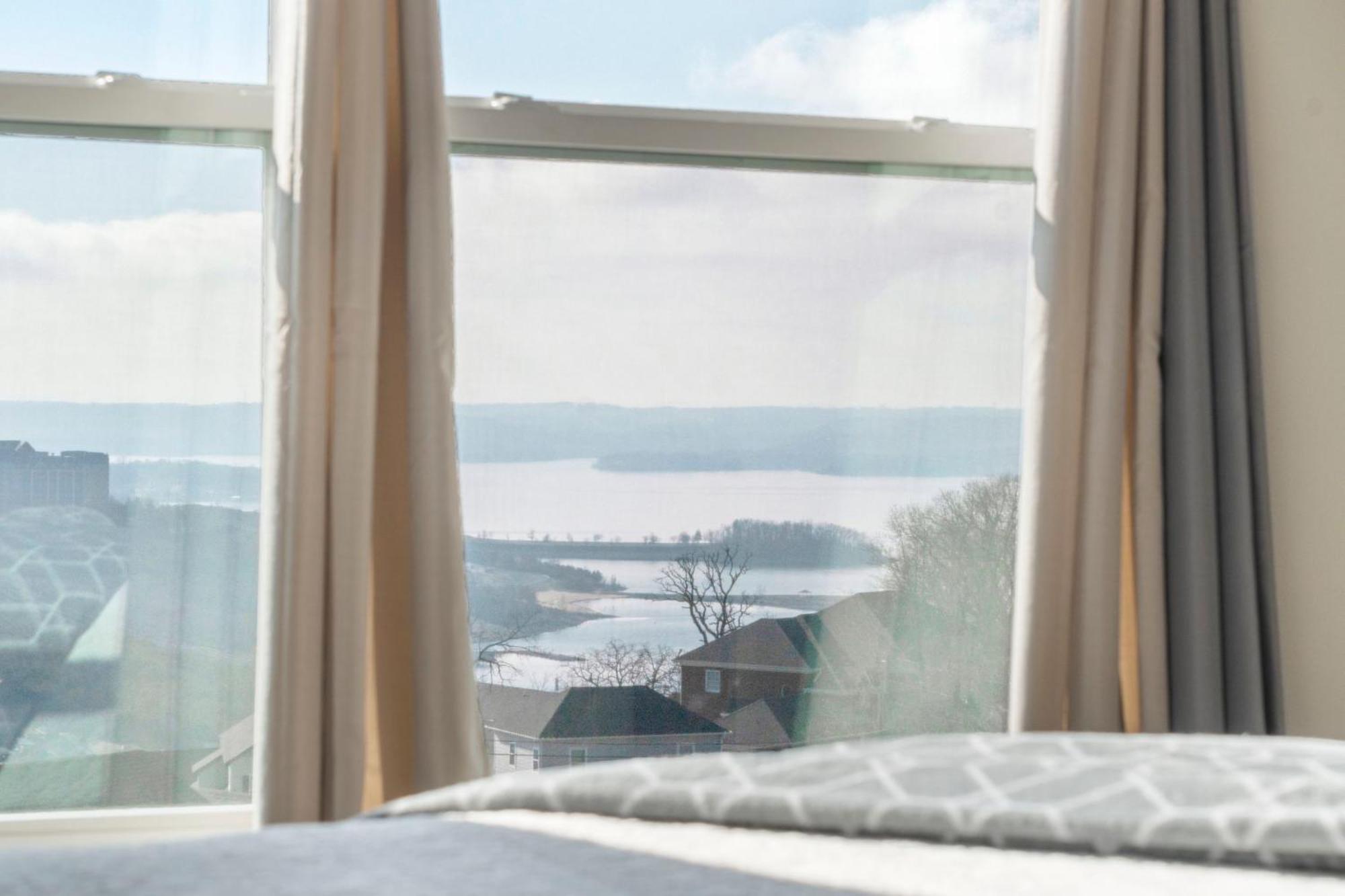 Pvt Outdoor Pool-multiple Arcades-pvt Hot Tub-free Attraction Tickets-firepit-lake View