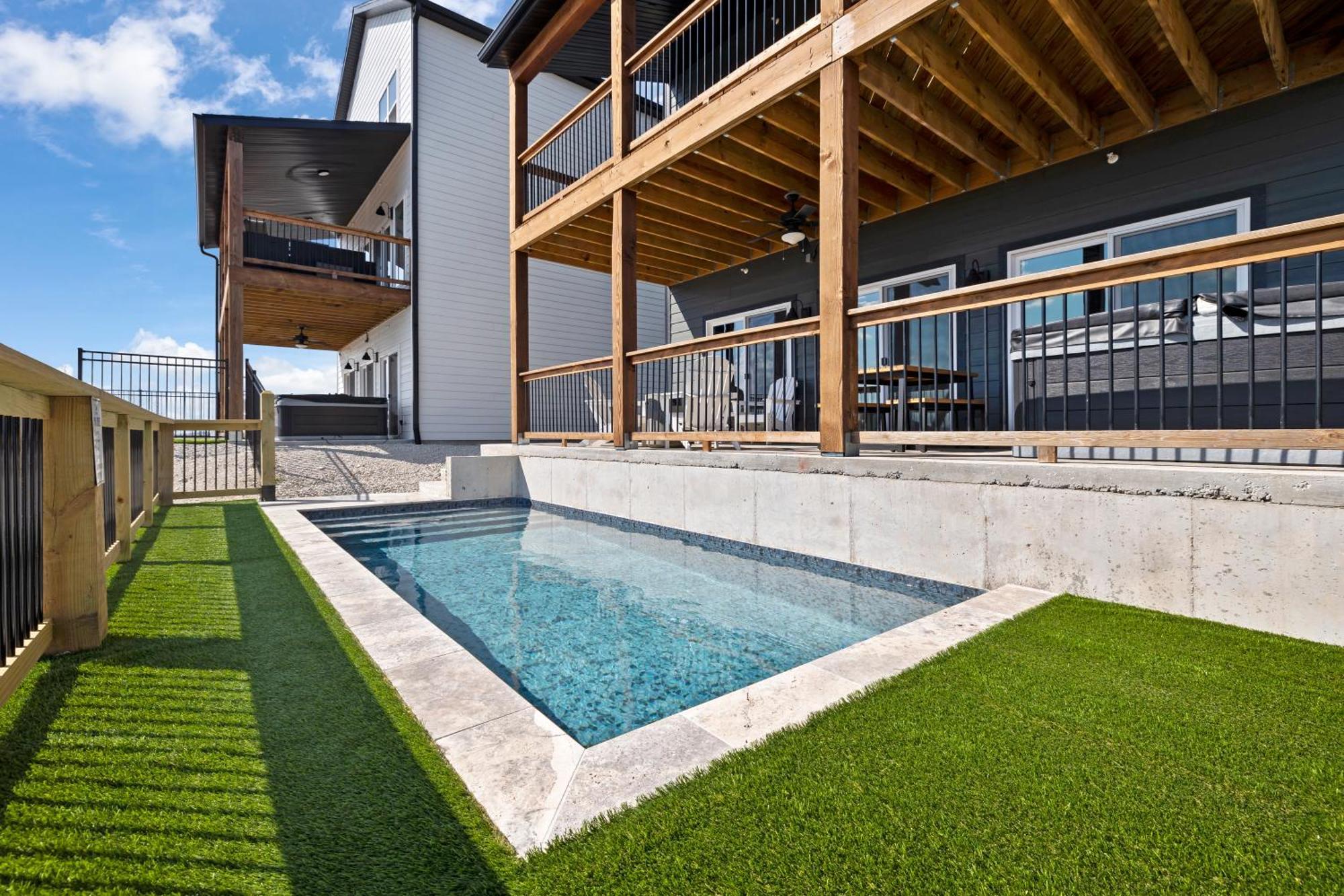 Holiday home Pvt Outdoor Pool-multiple Arcades-pvt Hot Tub-free Attraction Tickets-firepit-lake View