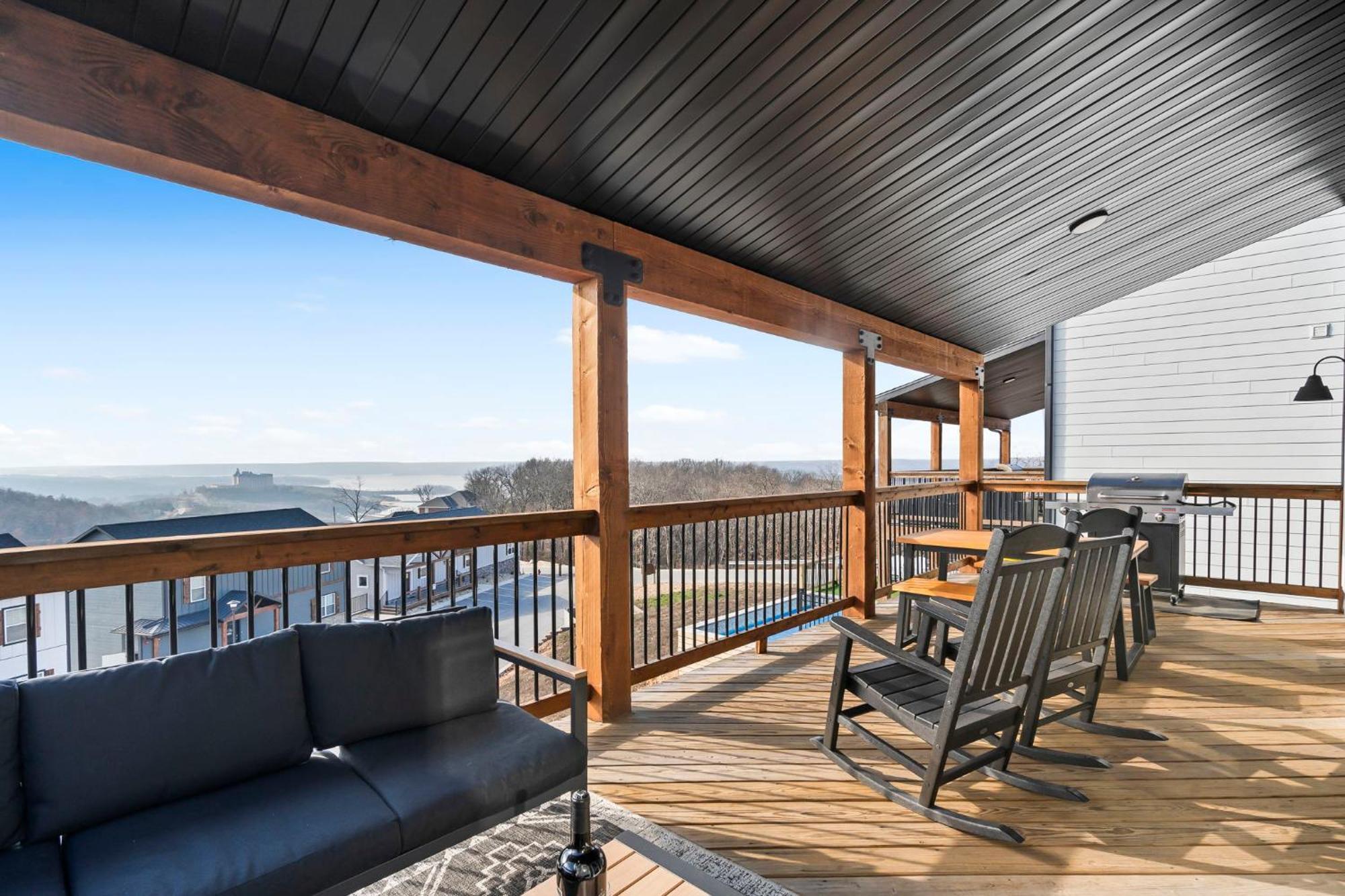 Pvt Outdoor Pool-multiple Arcades-pvt Hot Tub-free Attraction Tickets-firepit-lake View *