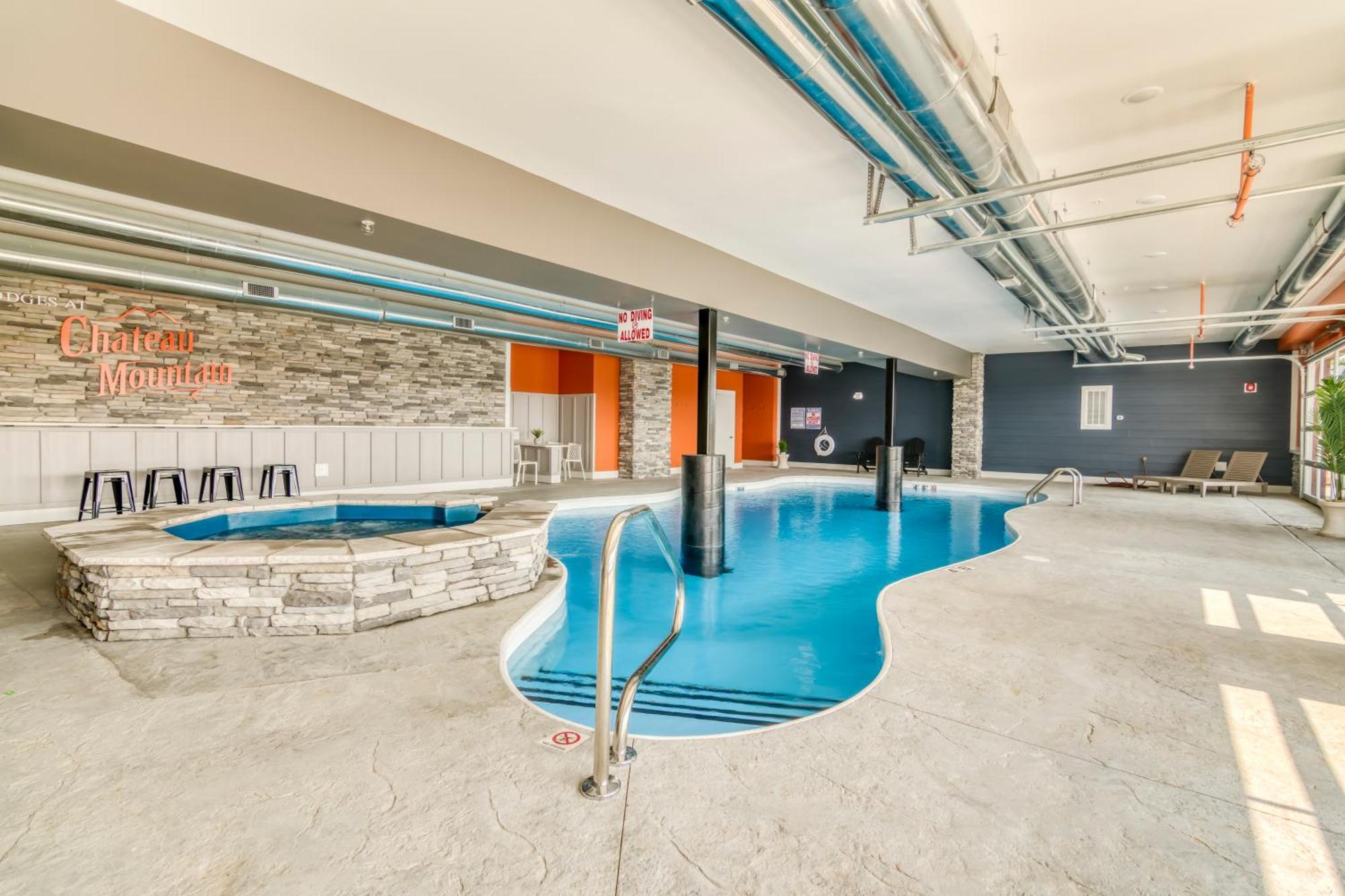 Pvt Outdoor Pool-multiple Arcades-pvt Hot Tub-free Attraction Tickets-firepit-lake View Branson