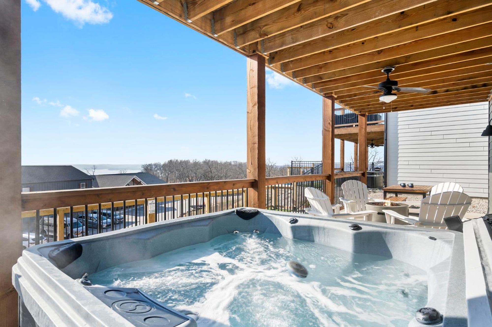 Pvt Outdoor Pool-multiple Arcades-pvt Hot Tub-free Attraction Tickets-firepit-lake View Holiday home Branson