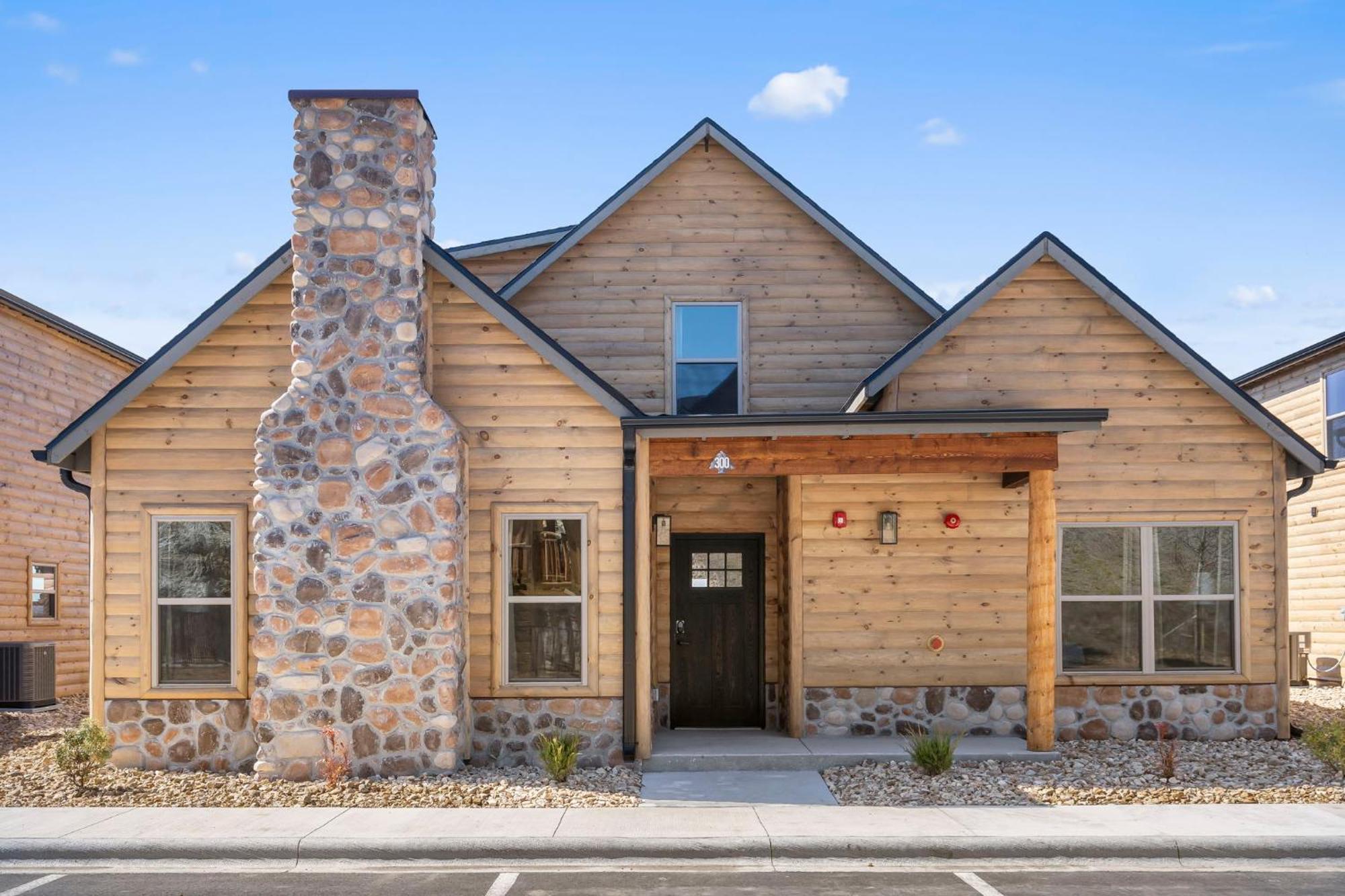 New Log Cabin, Pvt Hot Tub, Free Daily Activities, Shuffleboard, Arcade Holiday home Branson