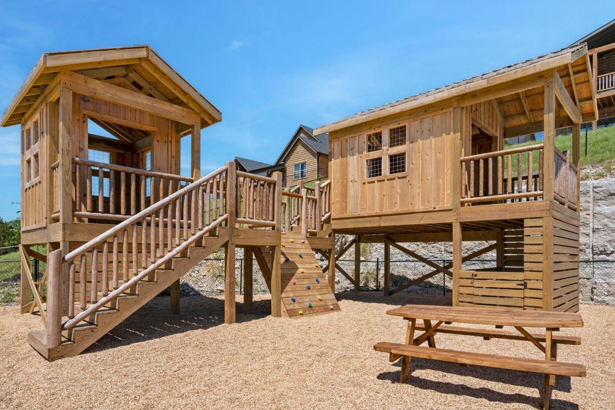 New Log Cabin, Pvt Hot Tub, Free Daily Activities, Shuffleboard, Arcade * Branson