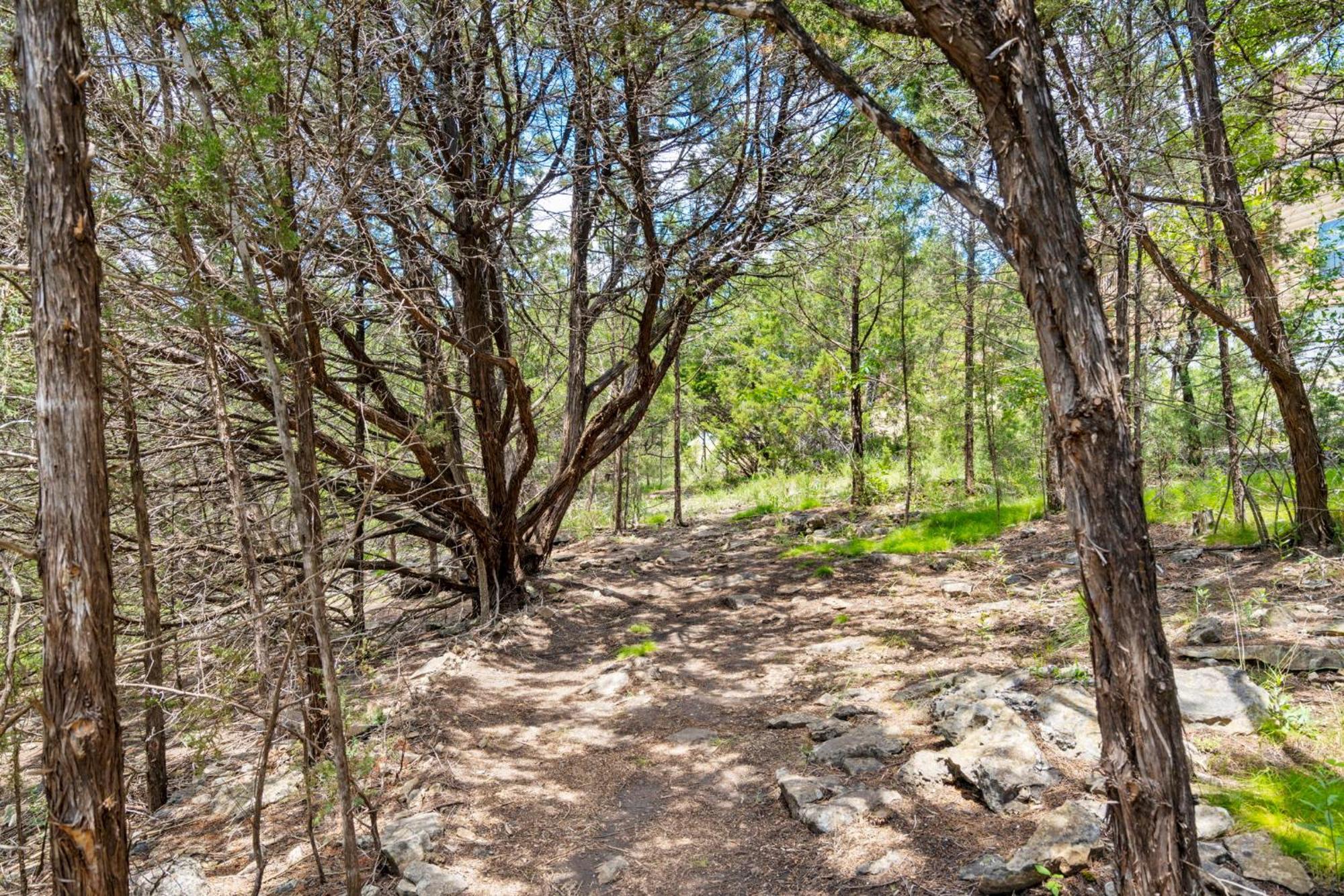 New Log Cabin, Pvt Hot Tub, Free Daily Activities, Shuffleboard, Arcade