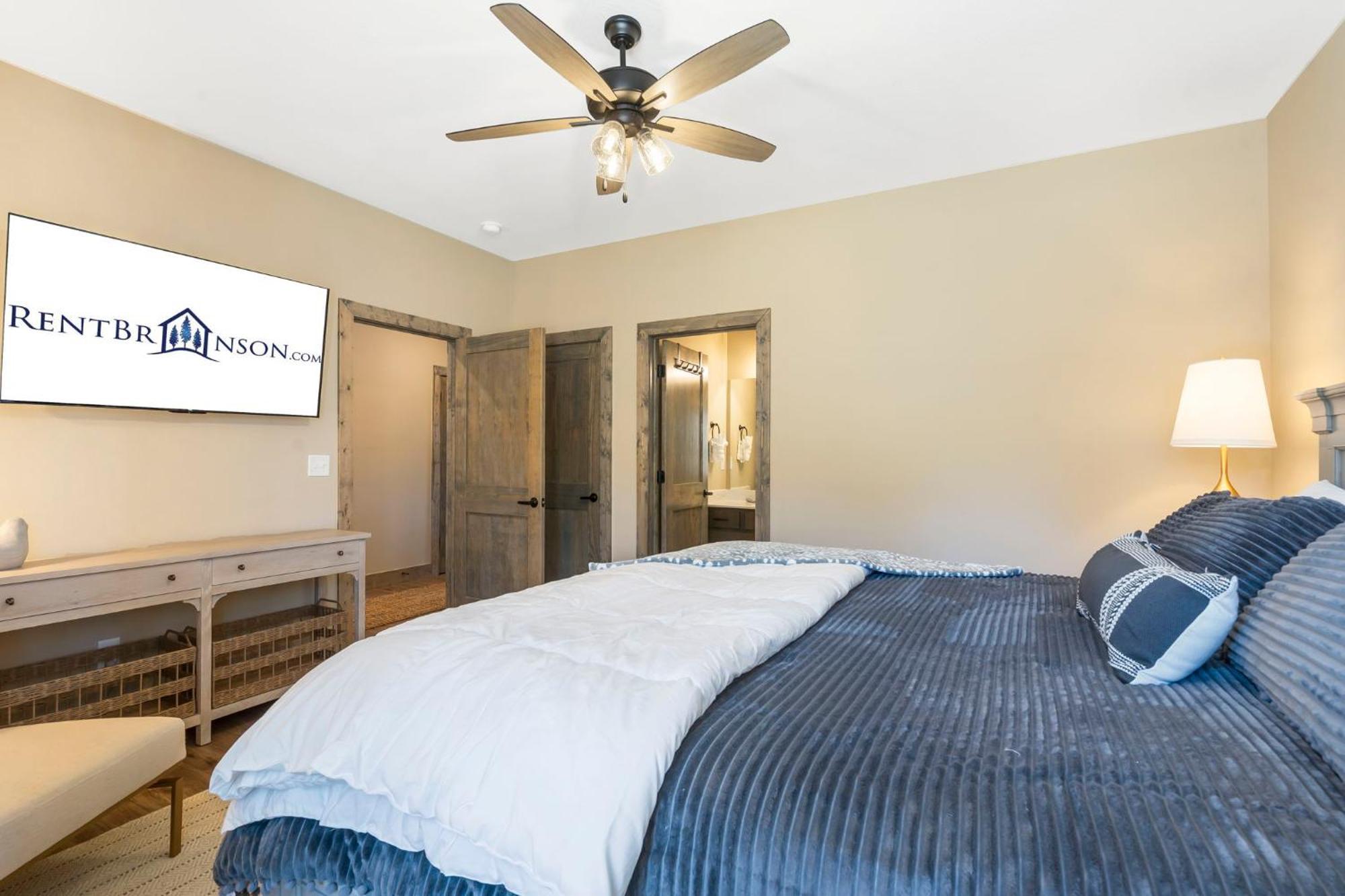 New Log Cabin, Pvt Hot Tub, Free Daily Activities, Shuffleboard, Arcade *