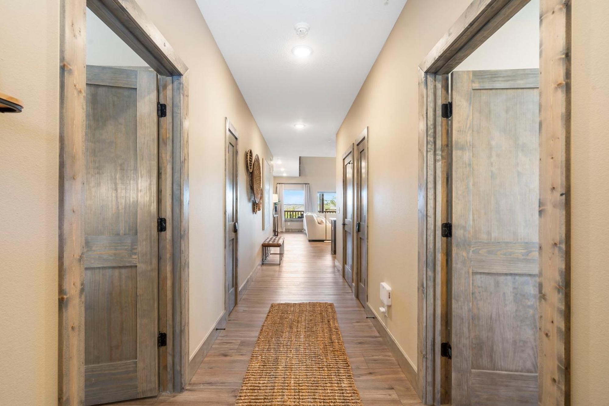 New Log Cabin, Pvt Hot Tub, Free Daily Activities, Shuffleboard, Arcade *