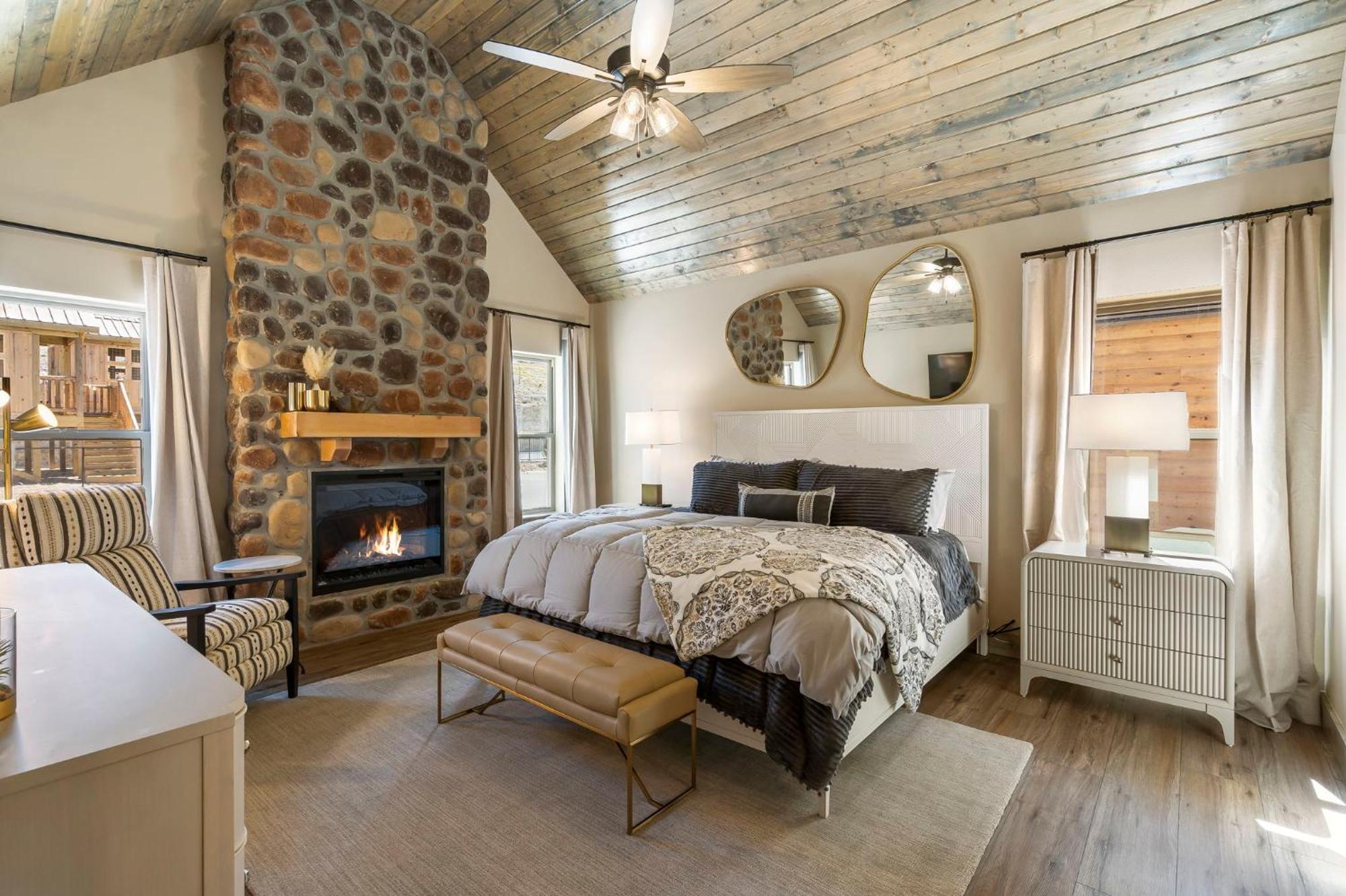 New Log Cabin, Pvt Hot Tub, Free Daily Activities, Shuffleboard, Arcade
