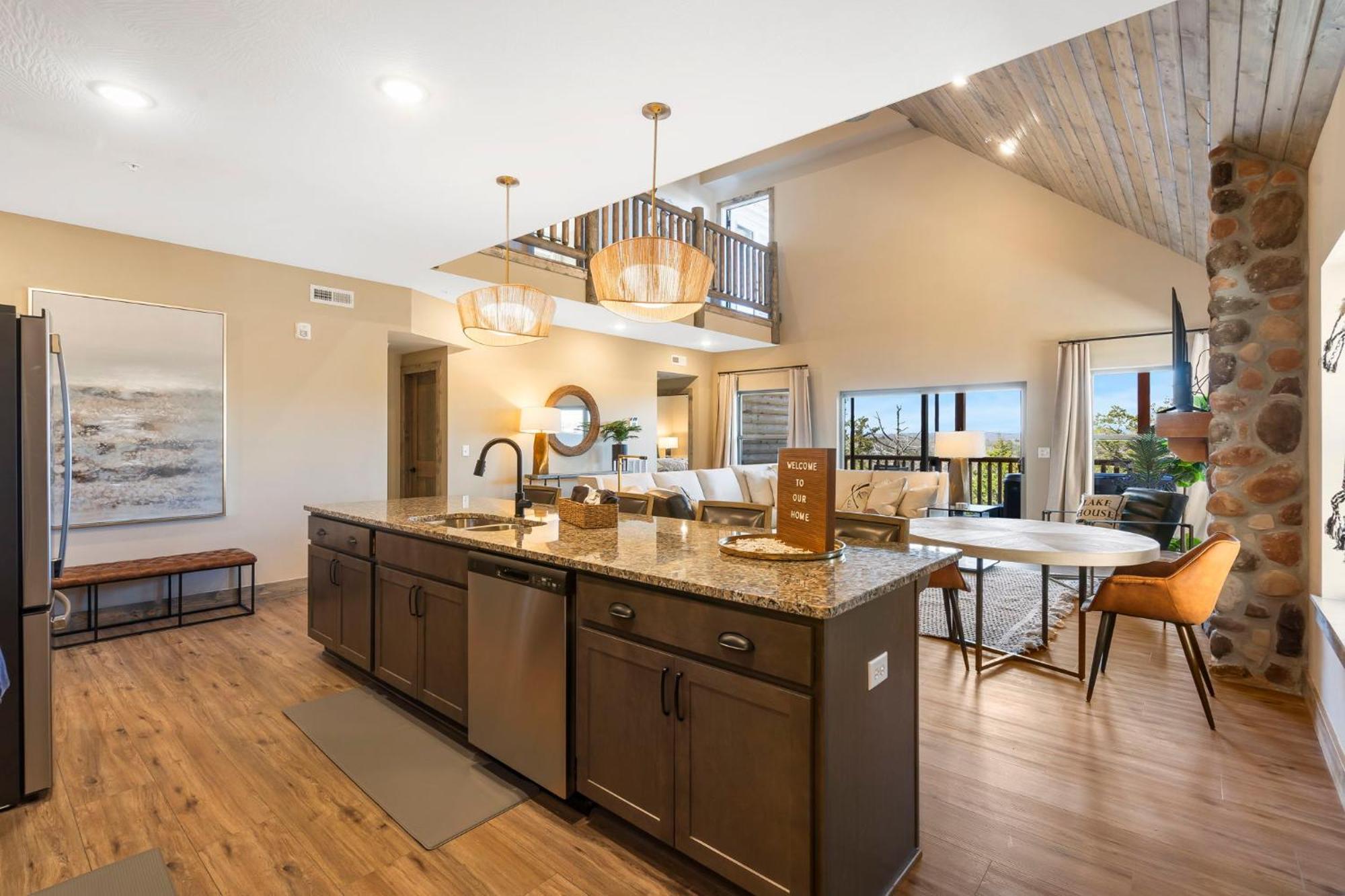 New Log Cabin, Pvt Hot Tub, Free Daily Activities, Shuffleboard, Arcade Holiday home