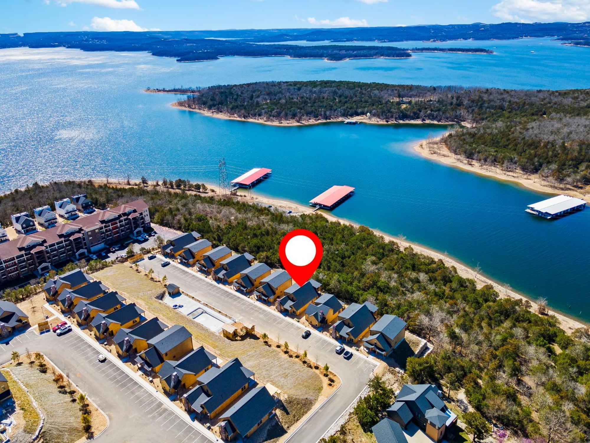 New Log Cabin, Pvt Hot Tub, Free Daily Activities, Shuffleboard, Arcade Holiday home *