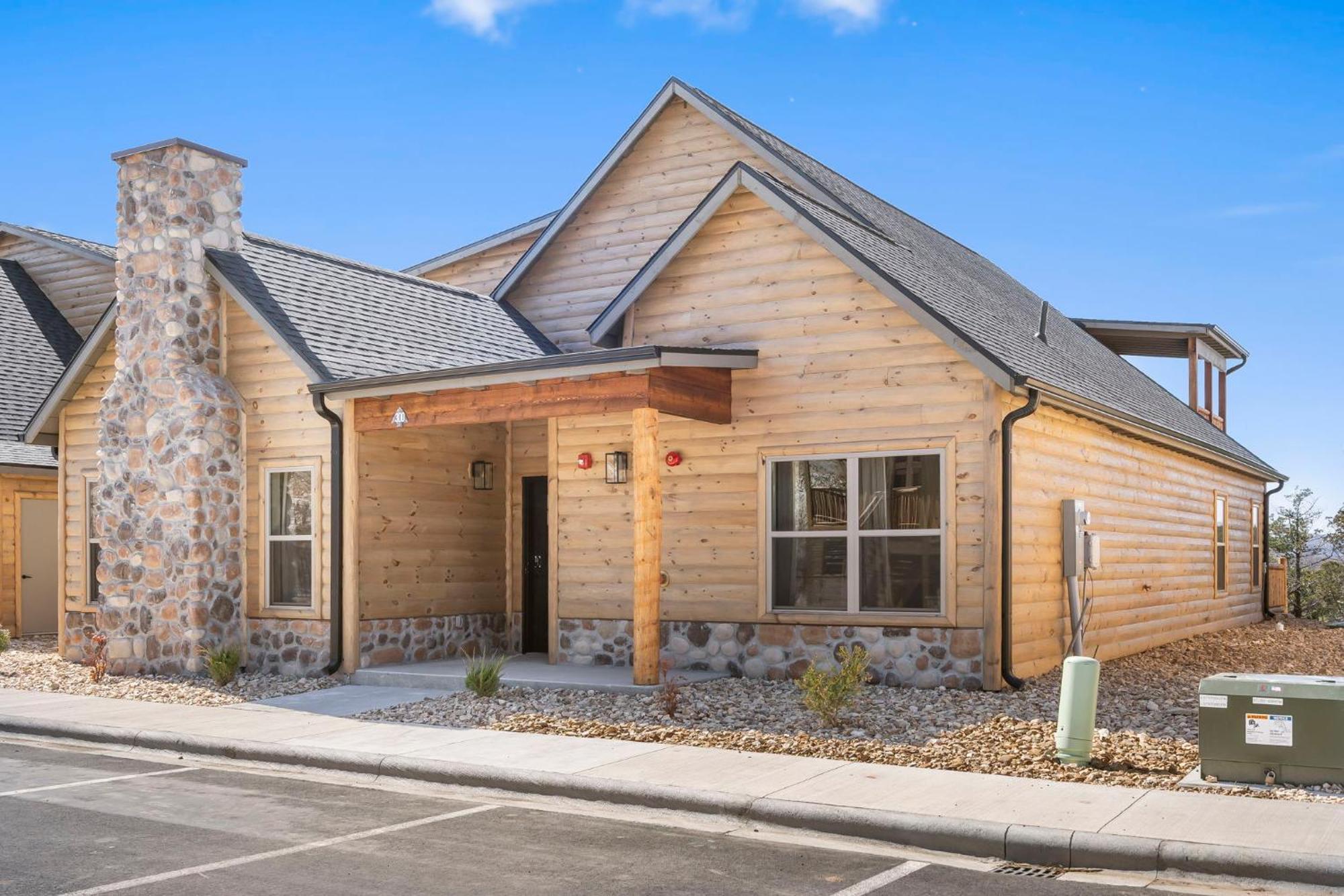 New Log Cabin, Pvt Hot Tub, Free Daily Activities, Shuffleboard, Arcade Branson