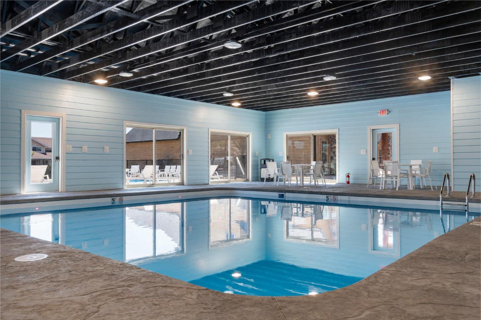 New Log Cabin, Pvt Hot Tub, Free Daily Activities, Shuffleboard, Arcade