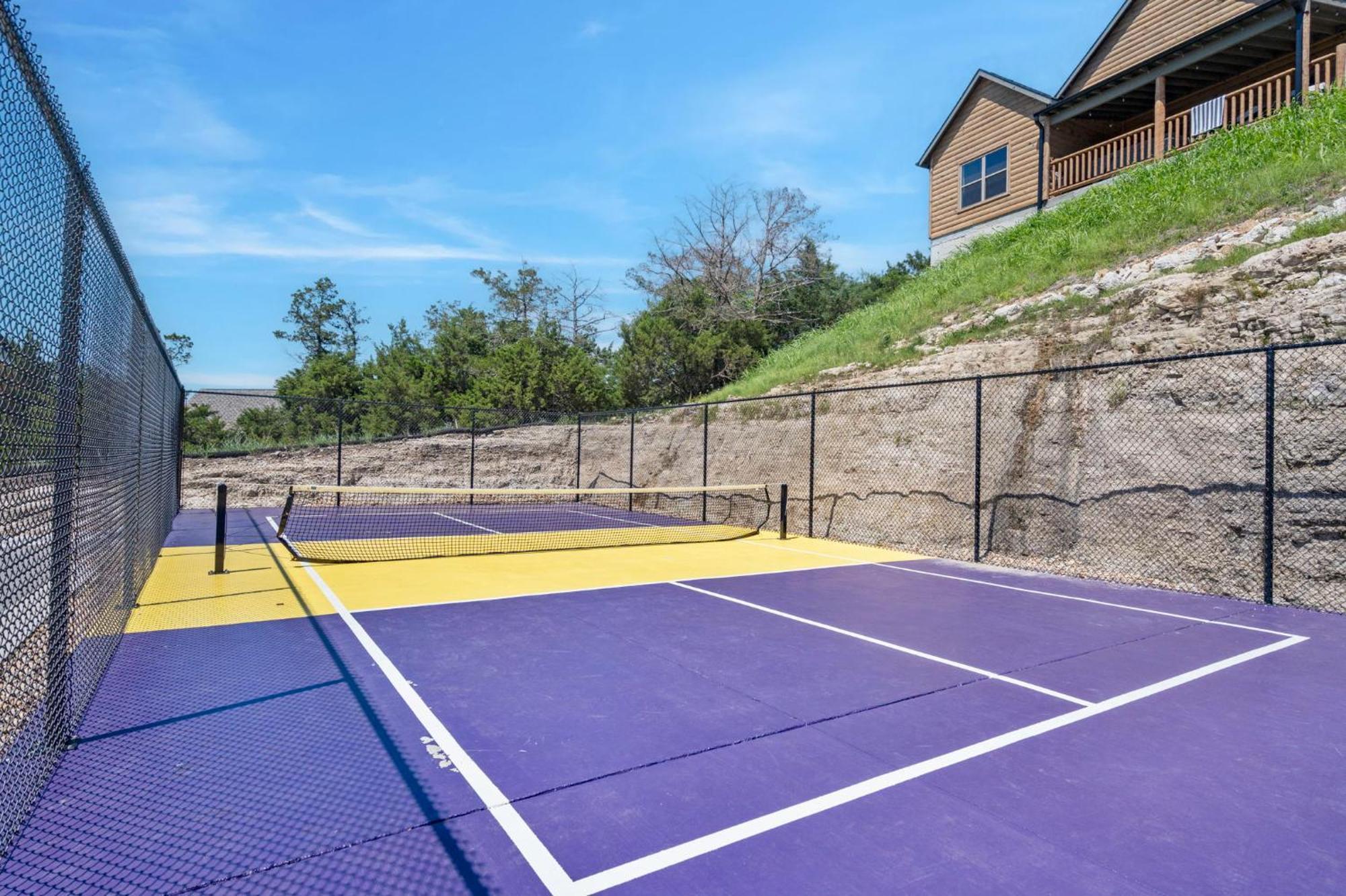 New Log Cabin, Pvt Hot Tub, Free Daily Activities, Shuffleboard, Arcade Holiday home Branson