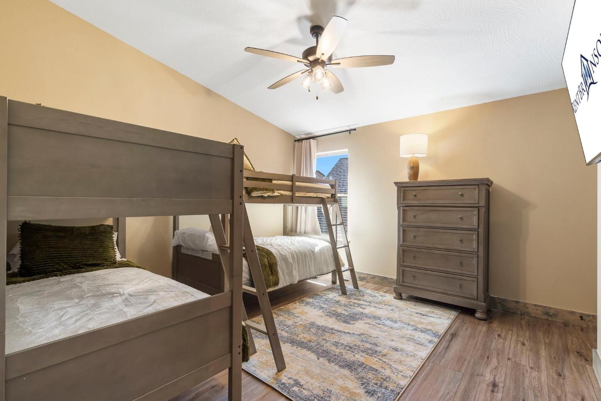 Holiday home New Log Cabin, Pvt Hot Tub, Free Daily Activities, Shuffleboard, Arcade Branson