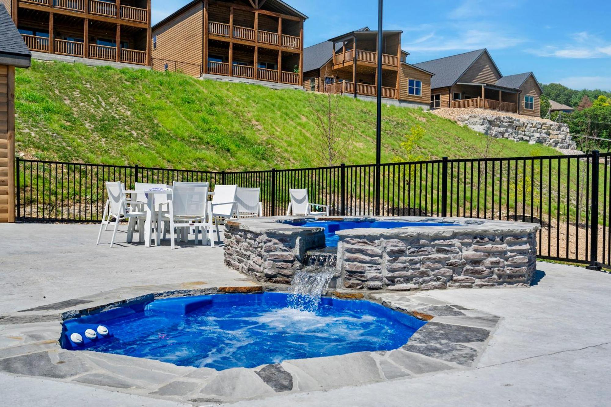 New Log Cabin, Pvt Hot Tub, Free Daily Activities, Shuffleboard, Arcade *