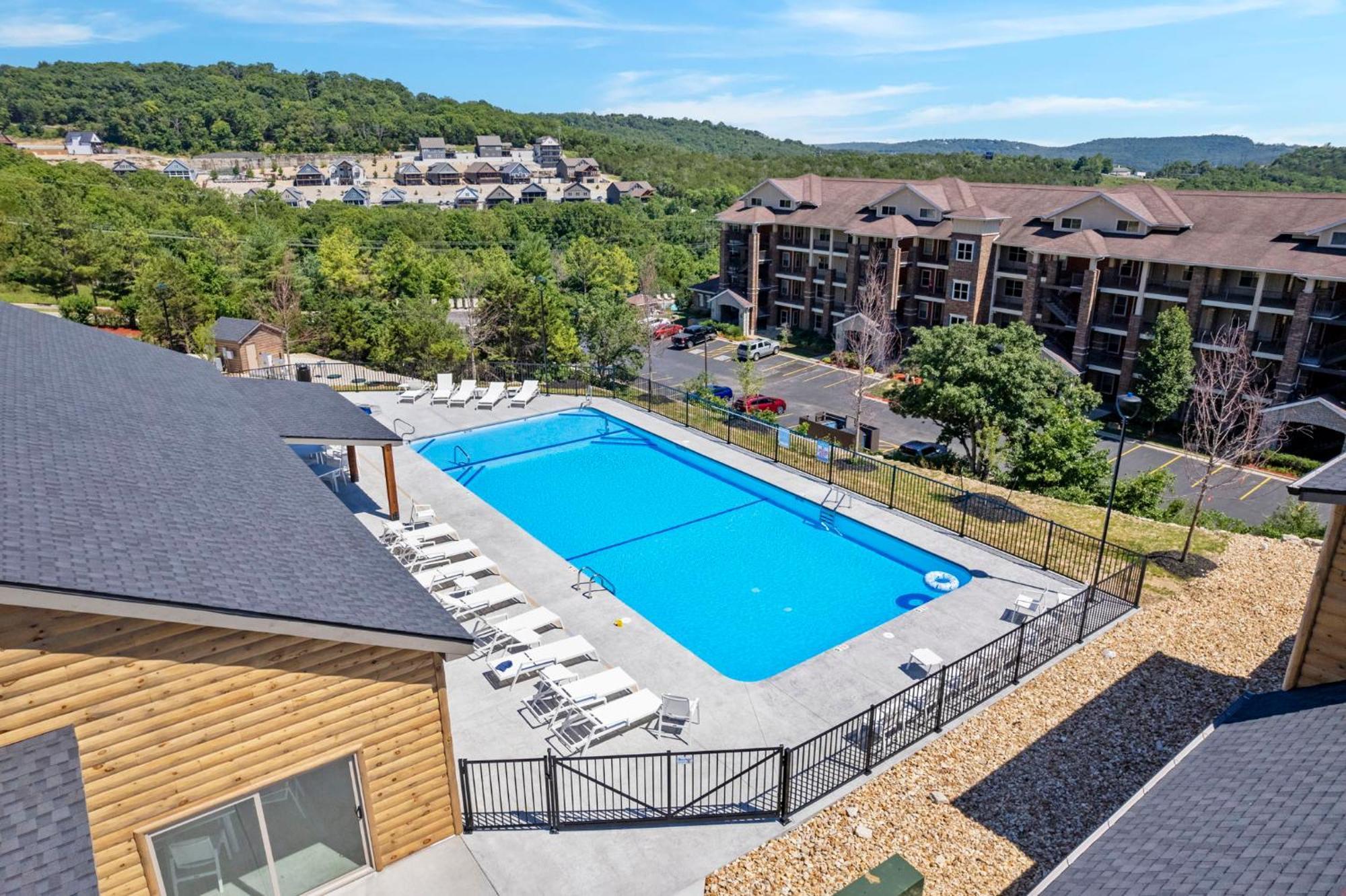 Holiday home New Log Cabin, Pvt Hot Tub, Free Daily Activities, Shuffleboard, Arcade Branson