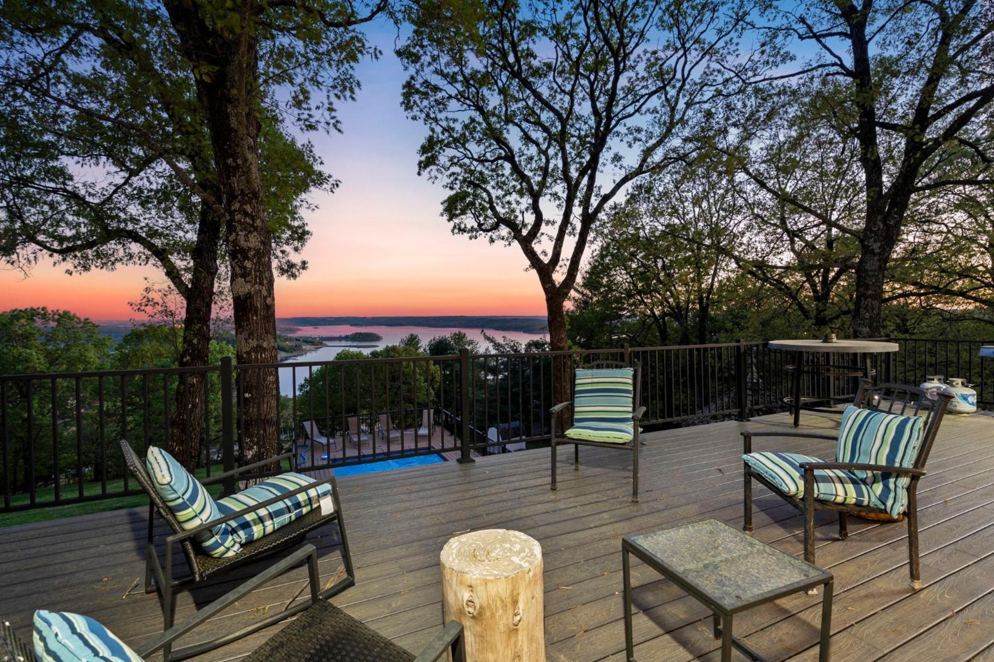 Holiday home Tablerock Views, Private Outdoor Pool, Karaoke/games-2 Kitchens! Secluded On A Few Acres! Branson