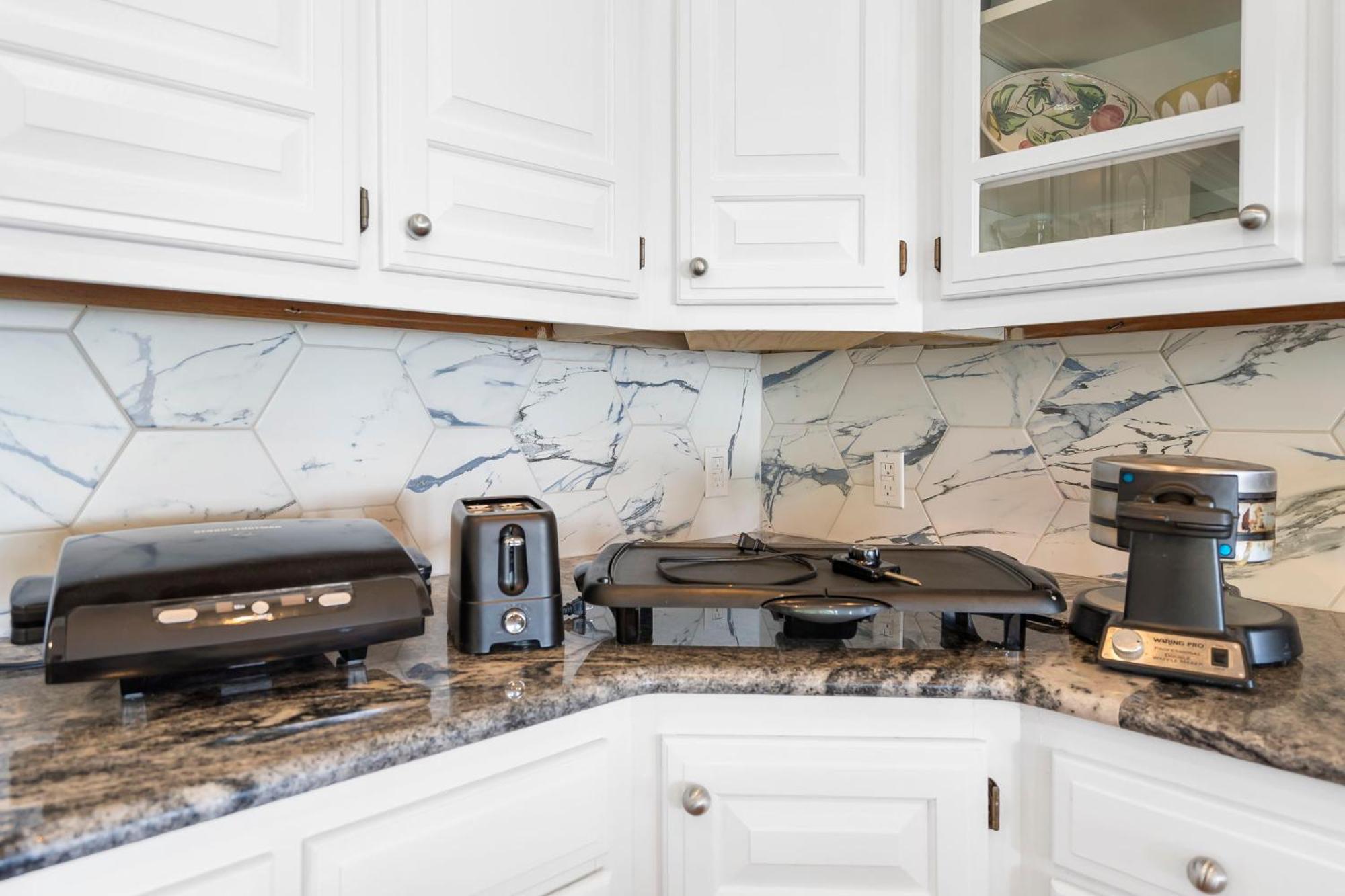 Tablerock Views, Private Outdoor Pool, Karaoke/games-2 Kitchens! Secluded On A Few Acres! * Branson