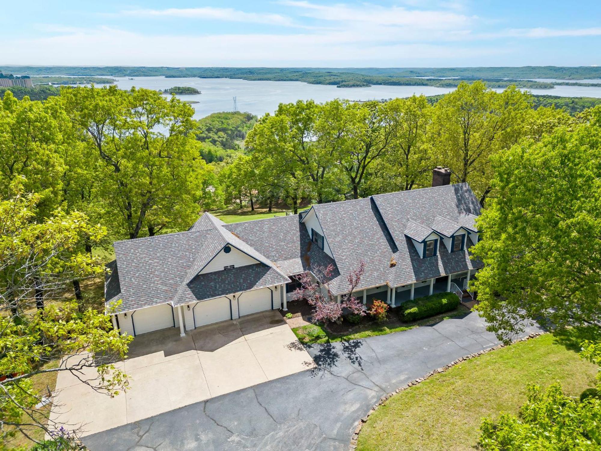 Holiday home Tablerock Views, Private Outdoor Pool, Karaoke/games-2 Kitchens! Secluded On A Few Acres! Branson