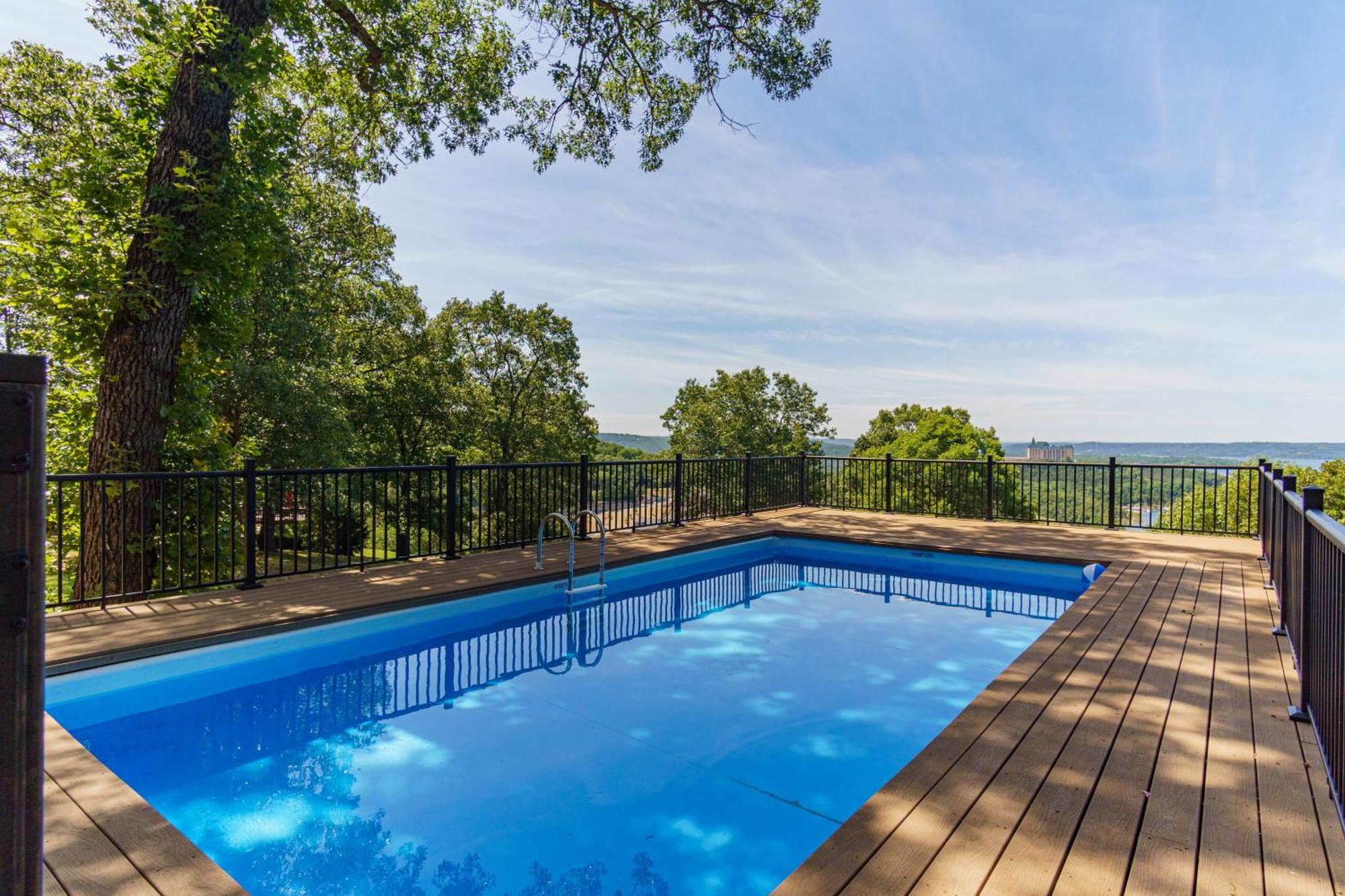 Tablerock Views, Private Outdoor Pool, Karaoke/games-2 Kitchens! Secluded On A Few Acres! * Branson