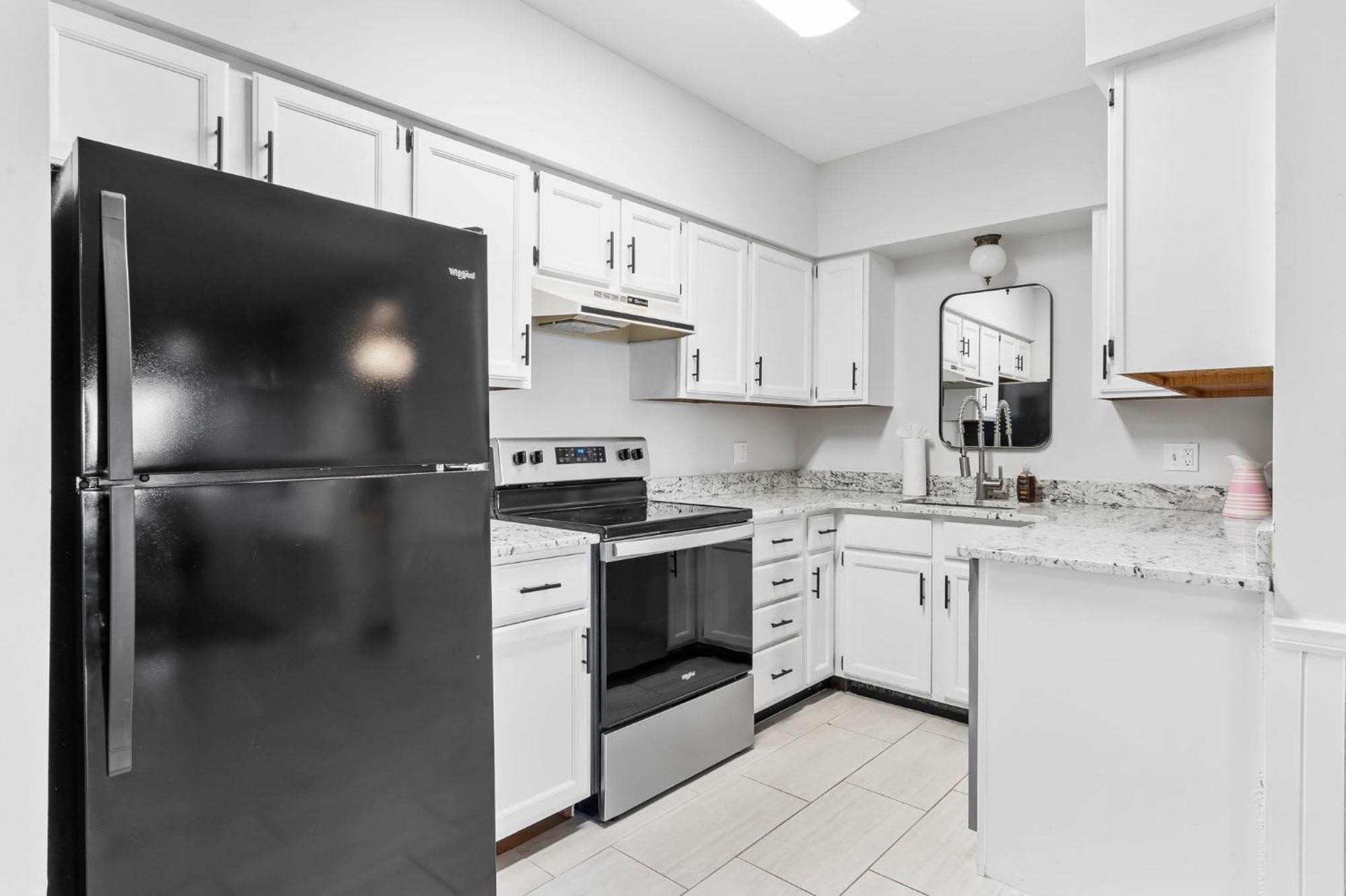 Holiday home Tablerock Views, Private Outdoor Pool, Karaoke/games-2 Kitchens! Secluded On A Few Acres! *