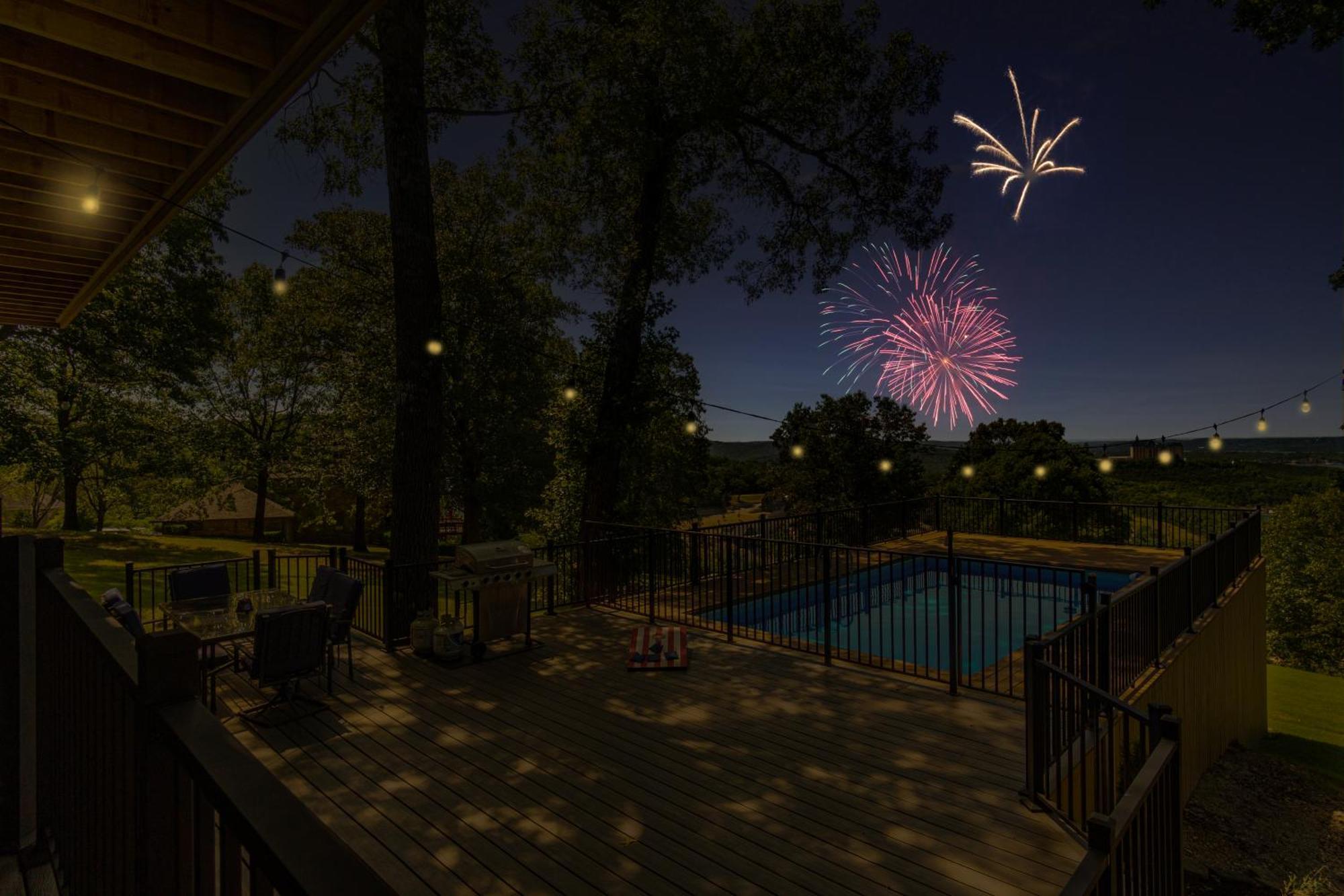 Holiday home Tablerock Views, Private Outdoor Pool, Karaoke/games-2 Kitchens! Secluded On A Few Acres! Branson